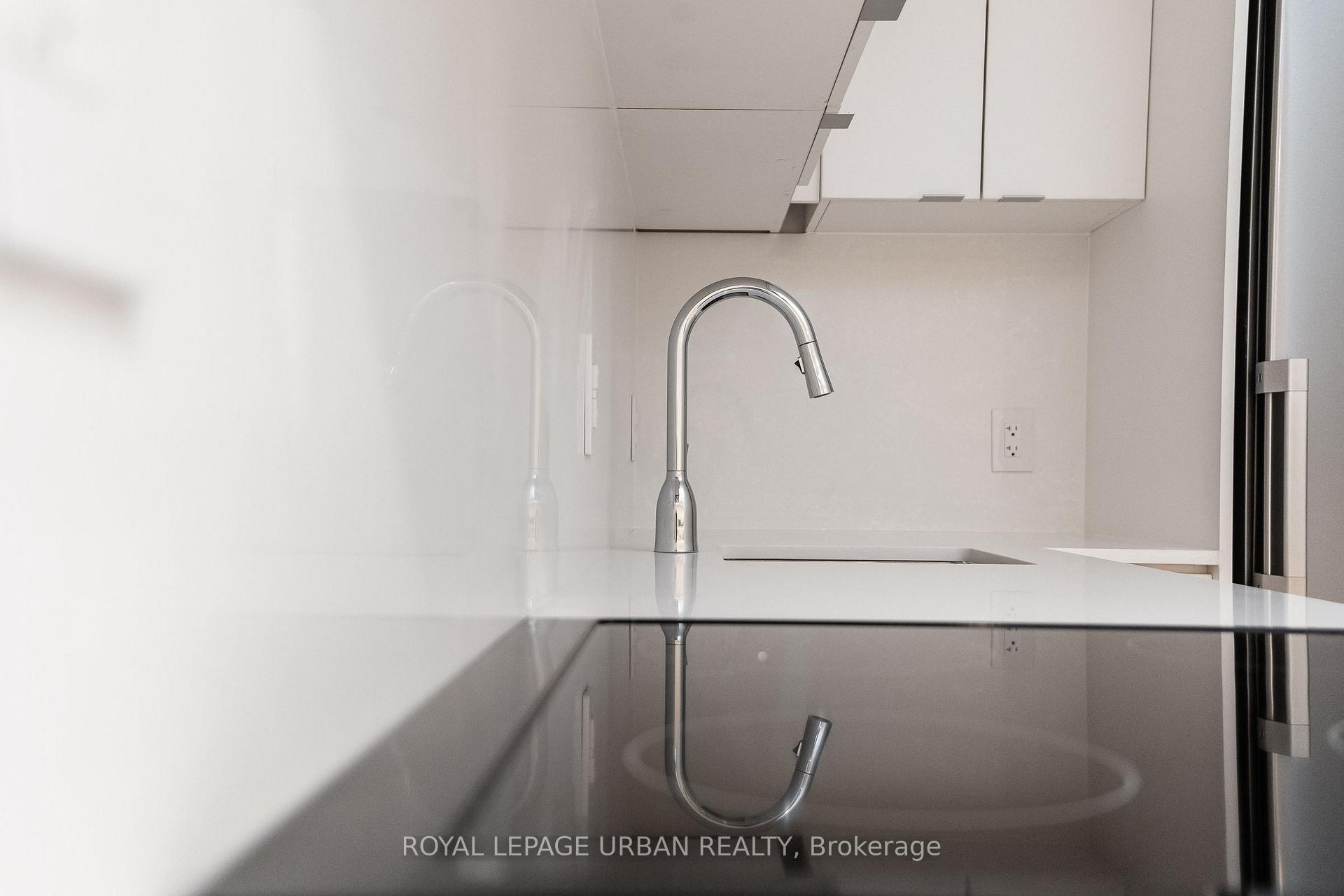 Photo 10 of Unit 902, 240 Oriole Parkway, Toronto, Yonge-St. Clair — HOMEH