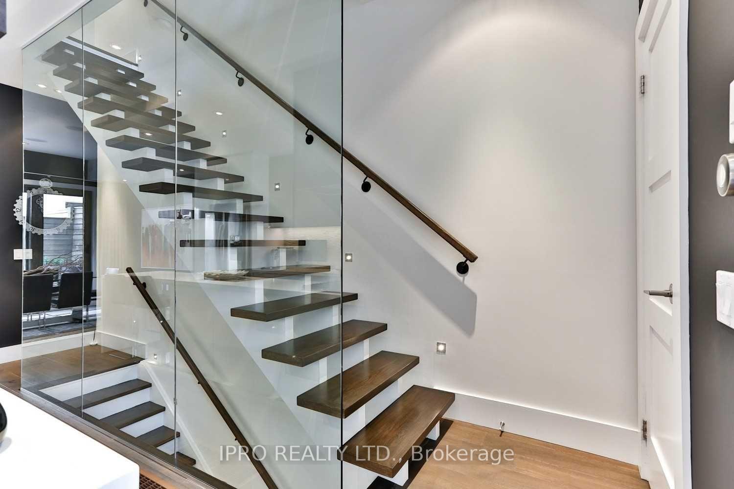 Photo 10 of Unit 6, 837 Broadview Avenue, Toronto, Playter Estates-Danforth — HOMEH
