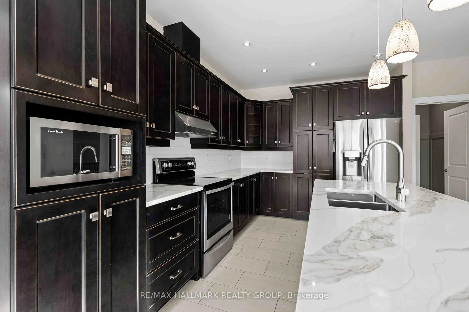 Photo 13 of 206 Cedarstone Street, Ottawa, Richmond — HOMEH