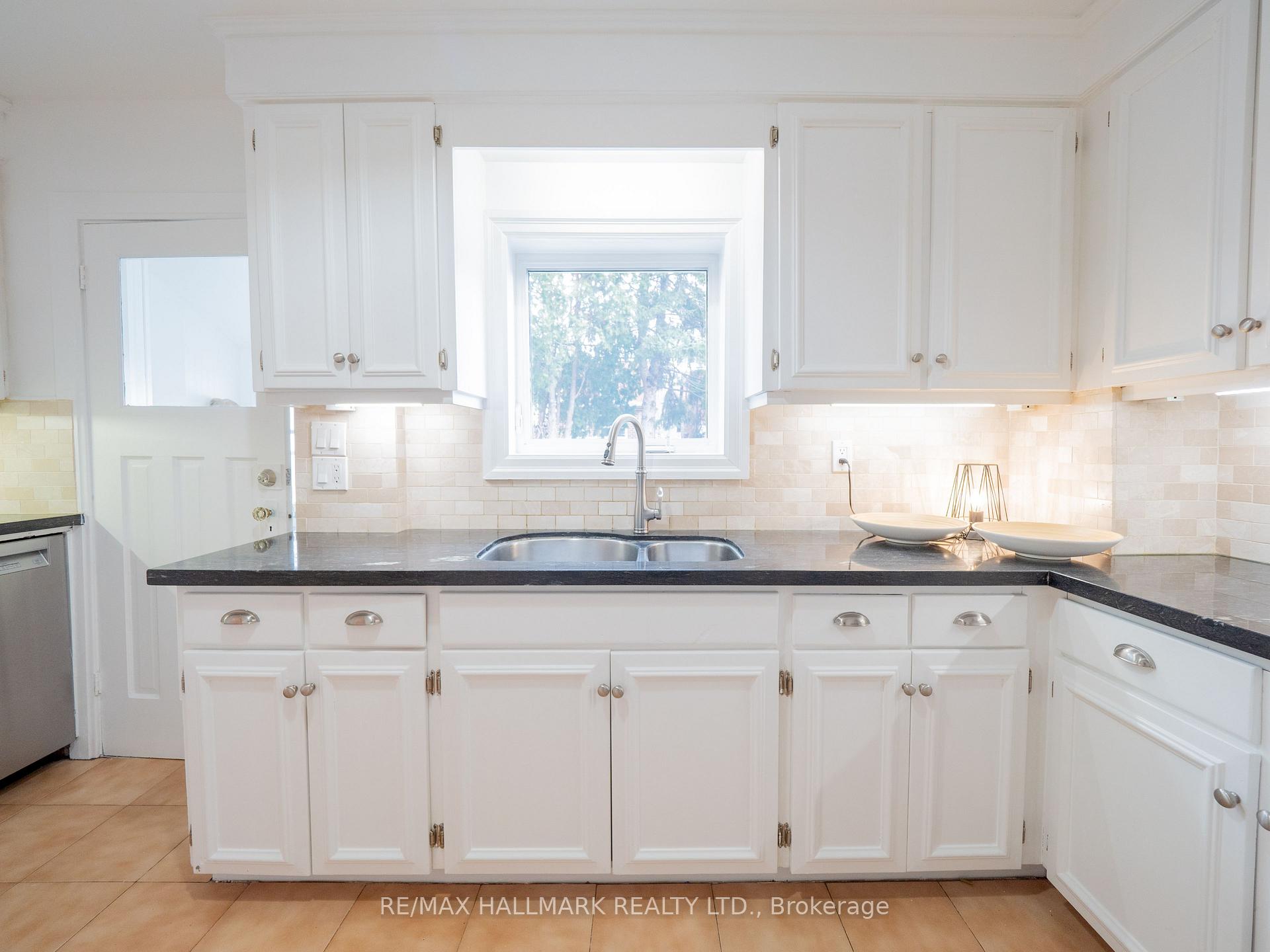 Photo 17 of 41 Roosevelt Road, Toronto, Danforth Village-East York — HOMEH