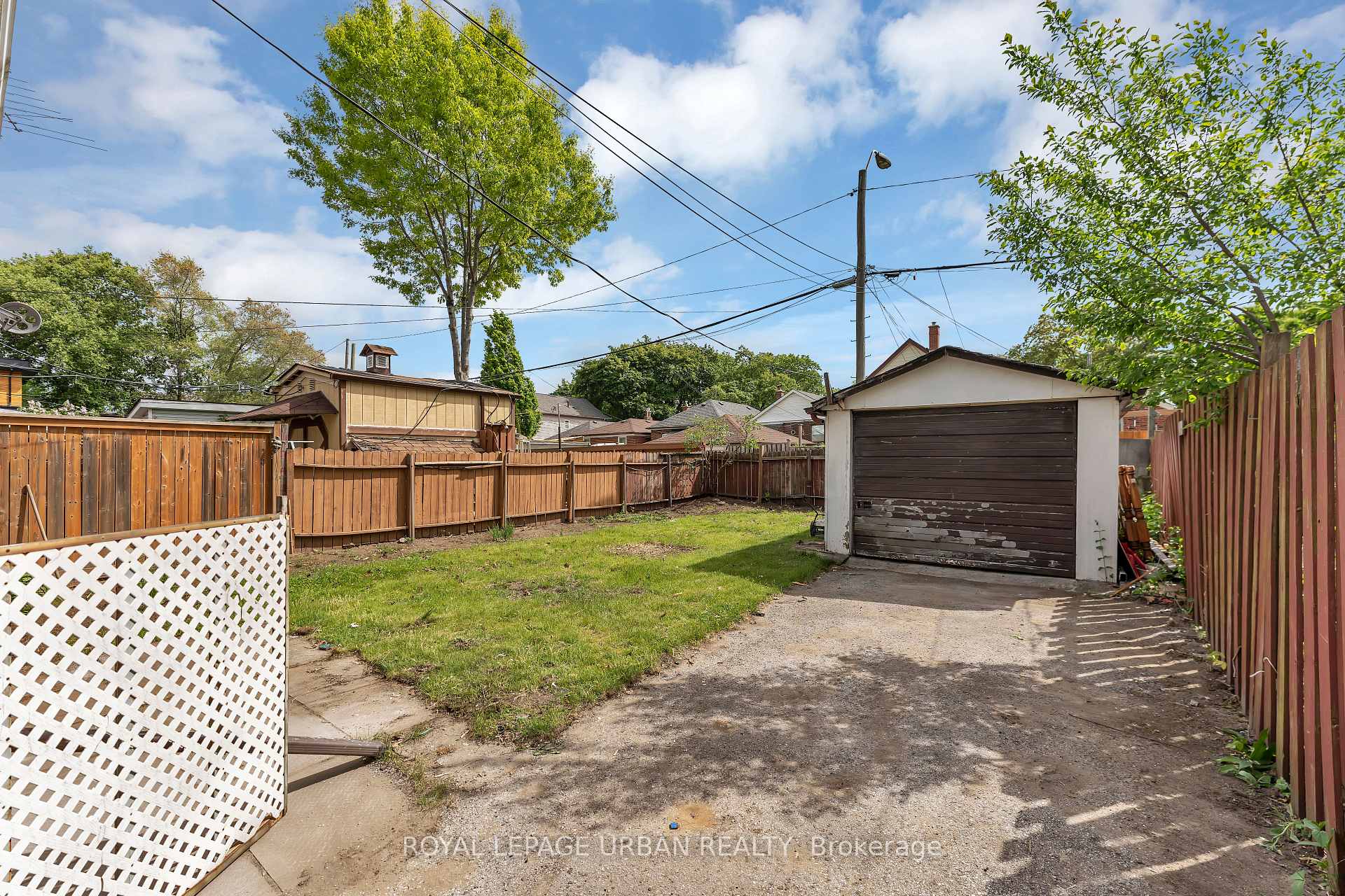 Photo 3 of 319 Donlands Avenue, Toronto, East York — HOMEH