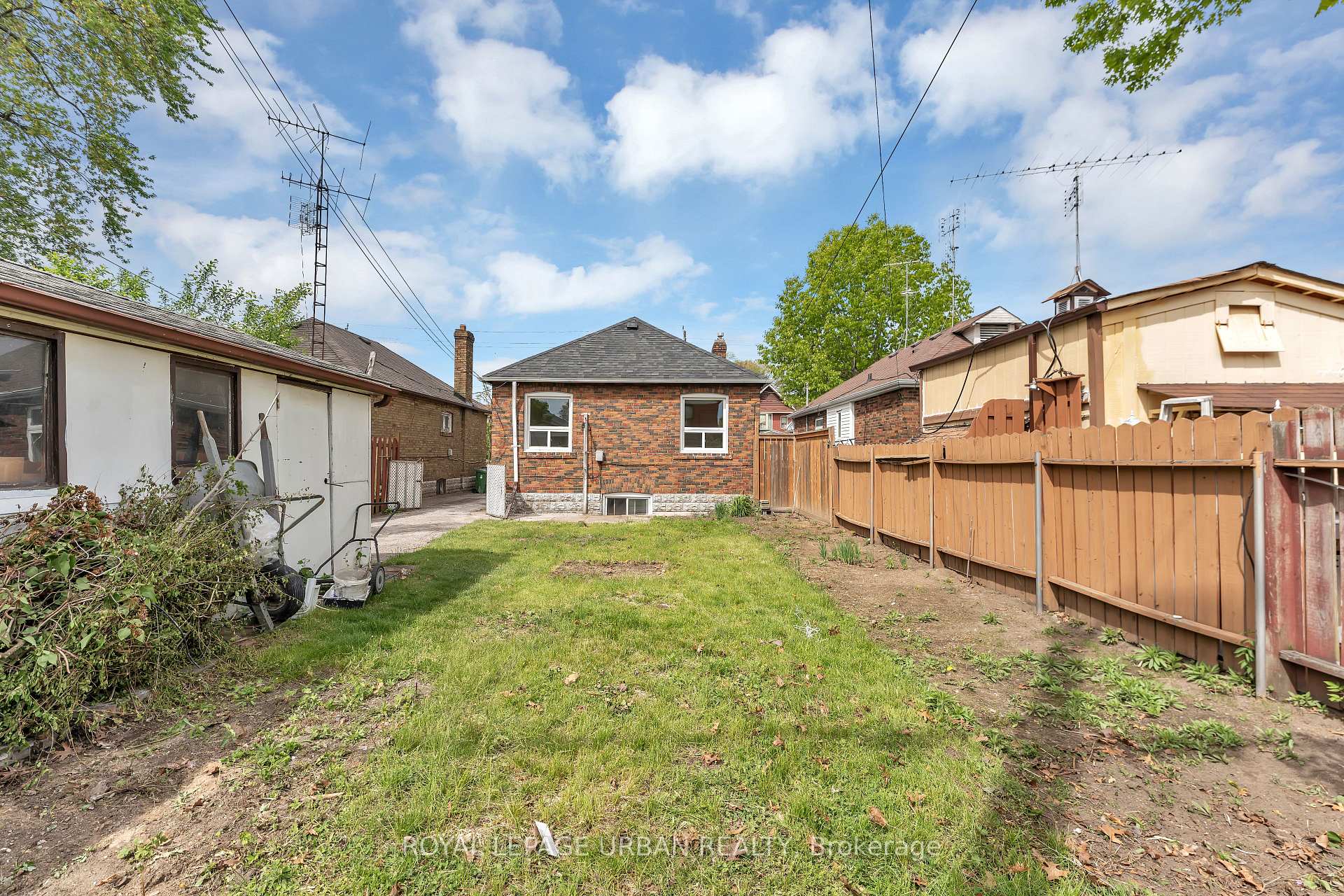 Photo 6 of 319 Donlands Avenue, Toronto, East York — HOMEH