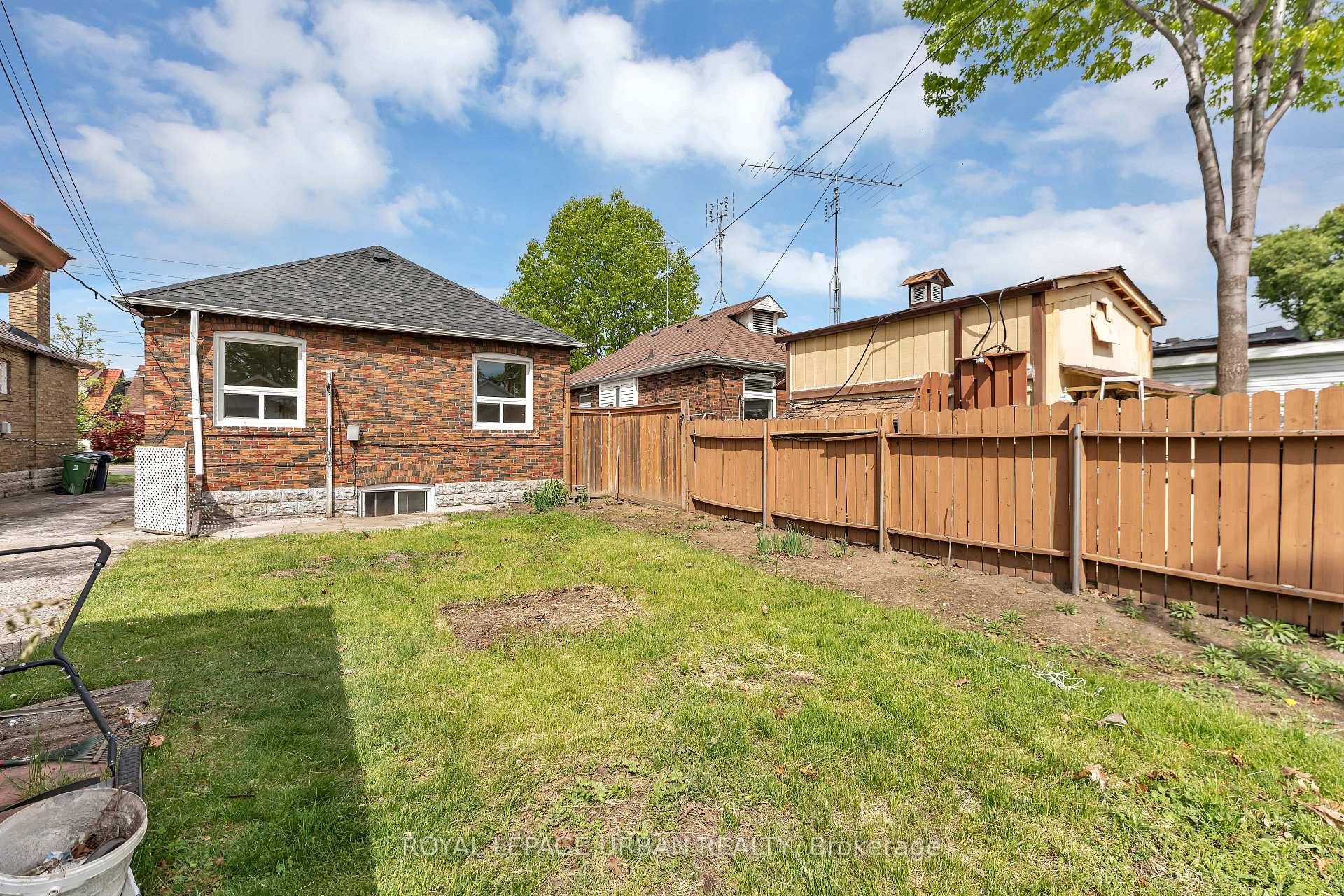 Photo 7 of 319 Donlands Avenue, Toronto, East York — HOMEH