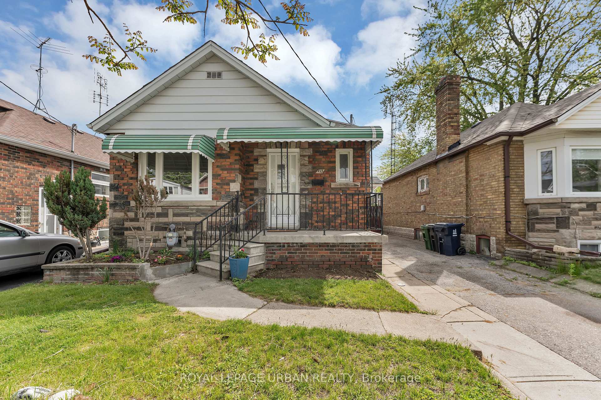 Photo 11 of 319 Donlands Avenue, Toronto, East York — HOMEH
