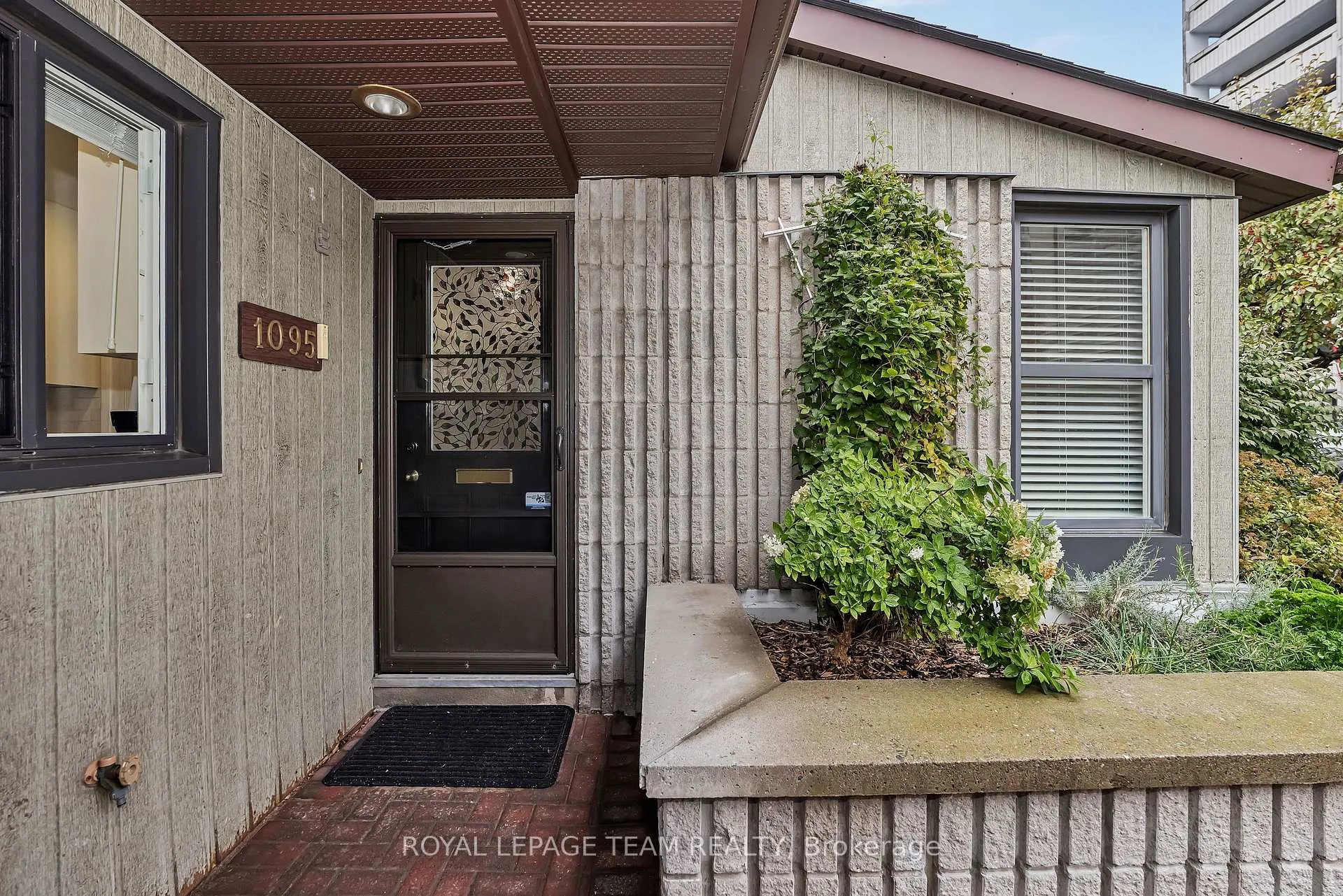 Photo 1 of 1095 Ambleside Drive, Ottawa, Woodroffe — HOMEH