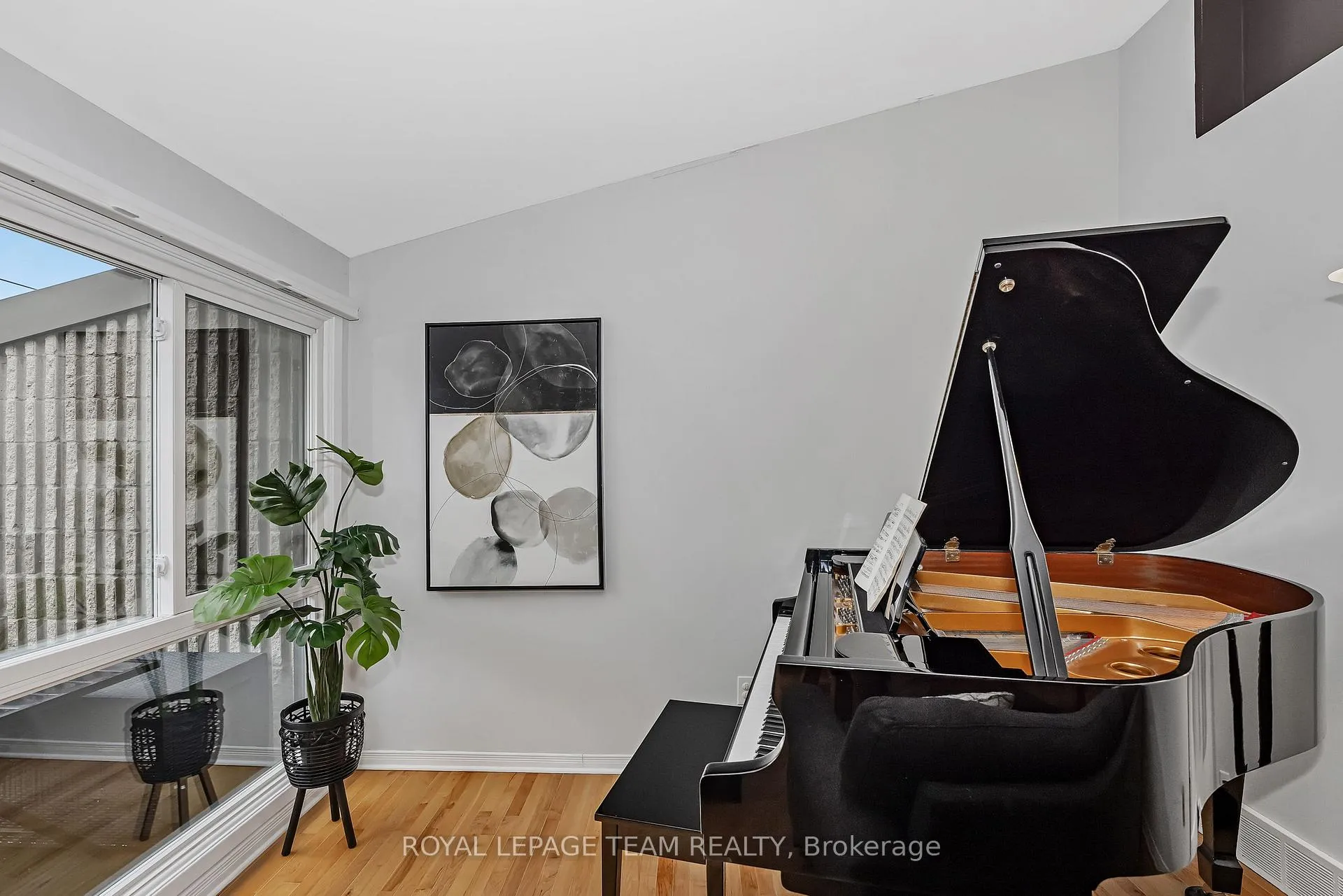 Photo 6 of 1095 Ambleside Drive, Ottawa, Woodroffe — HOMEH