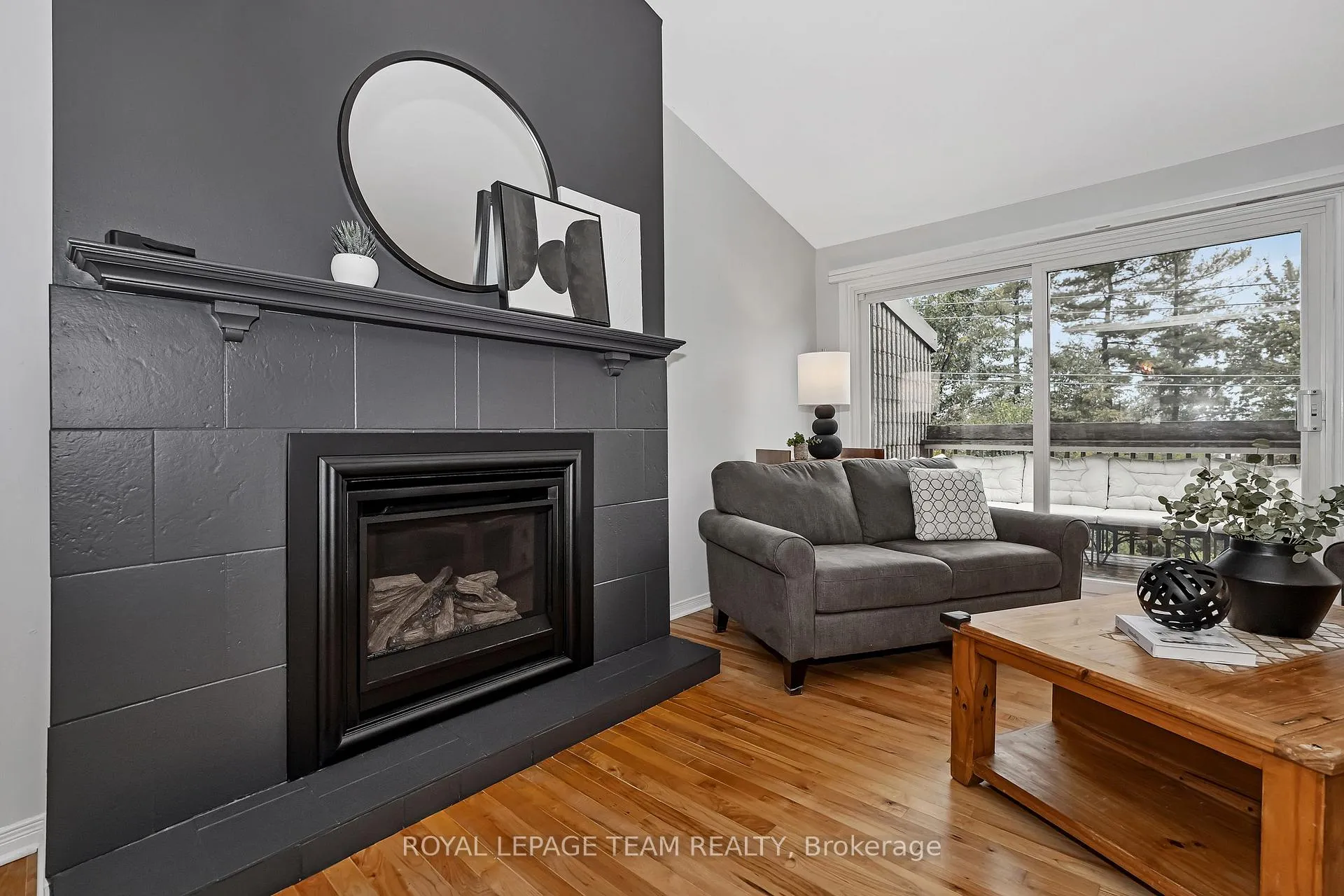Photo 7 of 1095 Ambleside Drive, Ottawa, Woodroffe — HOMEH
