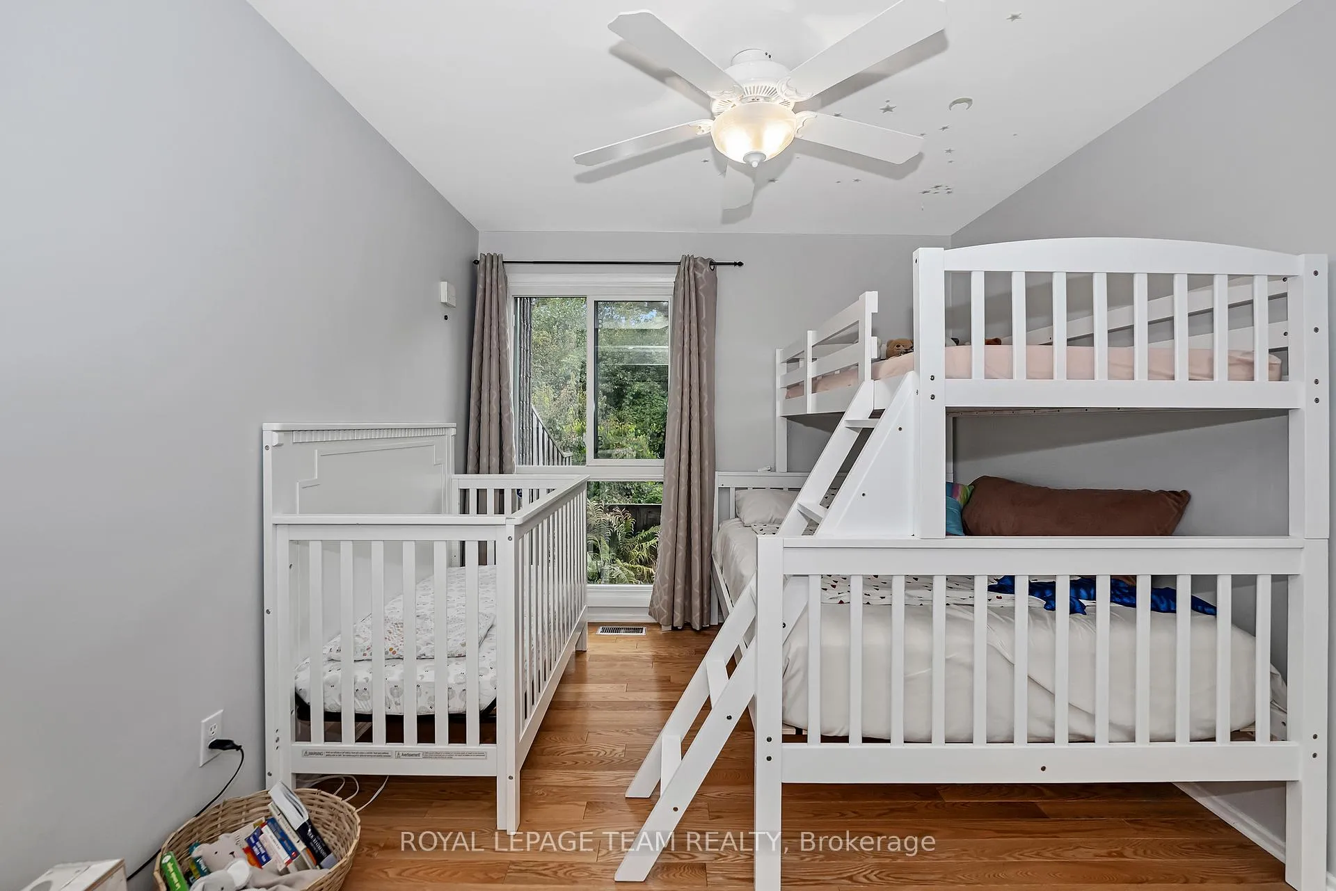 Photo 27 of 1095 Ambleside Drive, Ottawa, Woodroffe — HOMEH