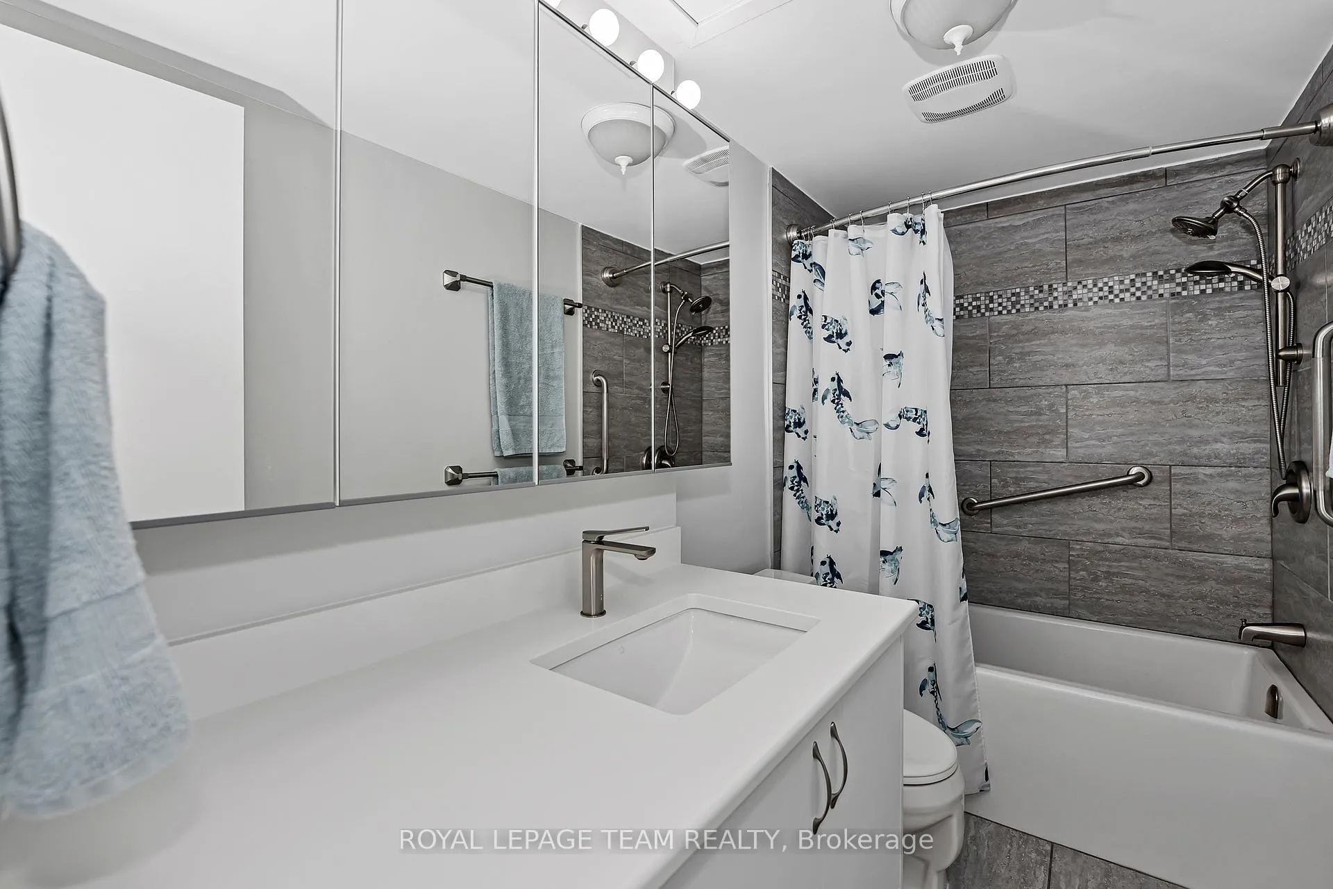 Photo 29 of 1095 Ambleside Drive, Ottawa, Woodroffe — HOMEH