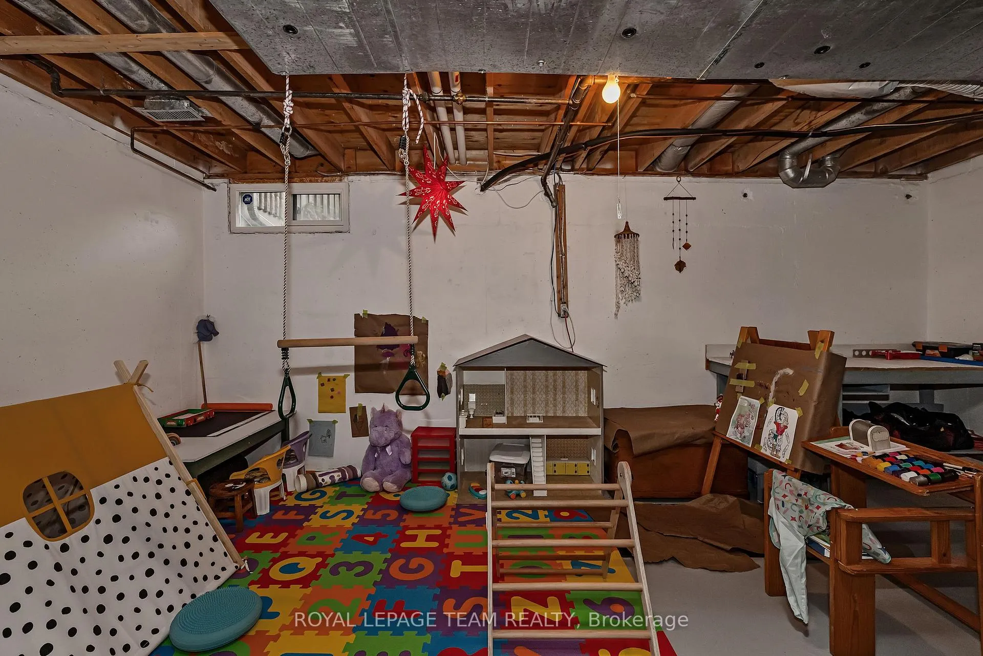 Photo 30 of 1095 Ambleside Drive, Ottawa, Woodroffe — HOMEH