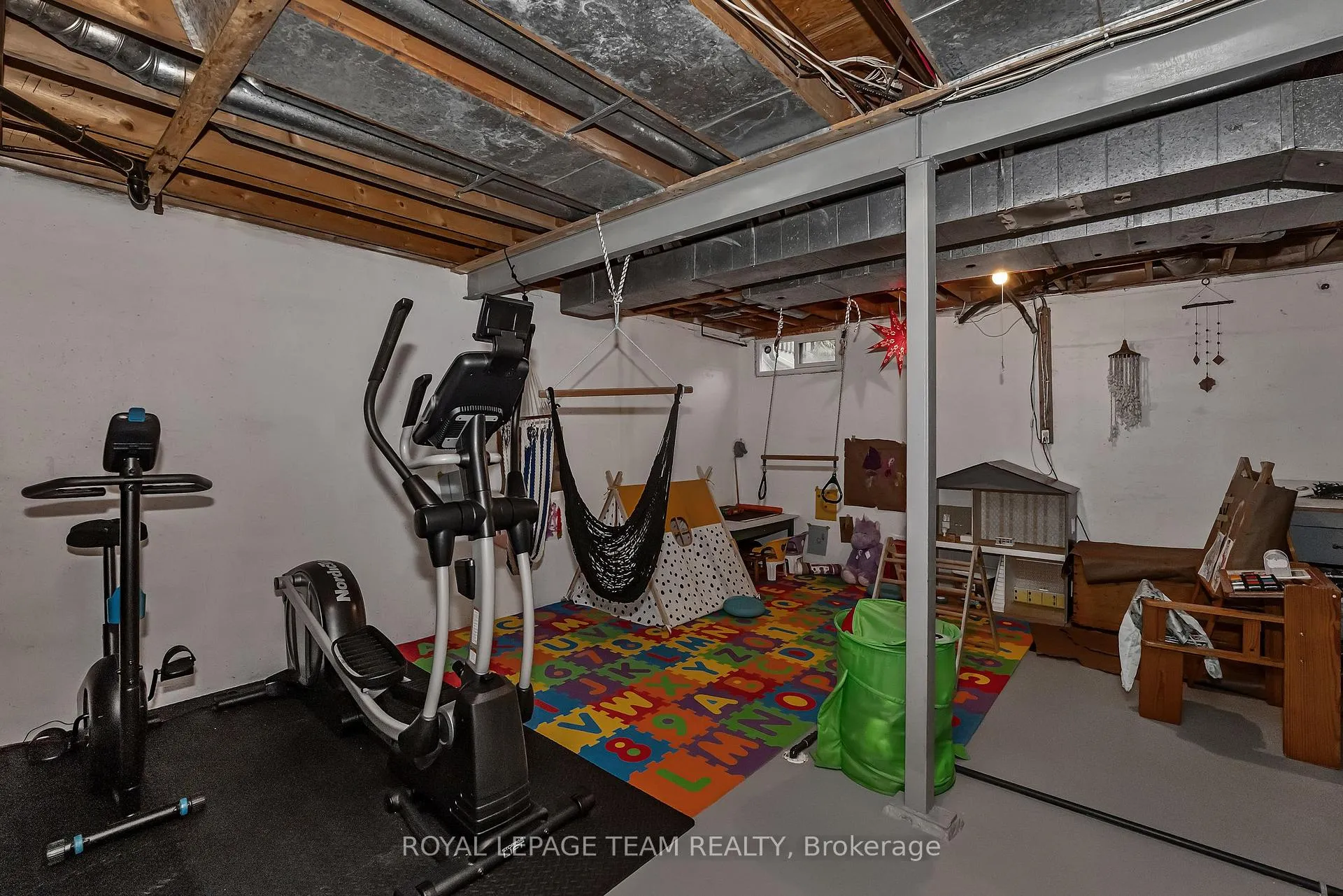 Photo 32 of 1095 Ambleside Drive, Ottawa, Woodroffe — HOMEH