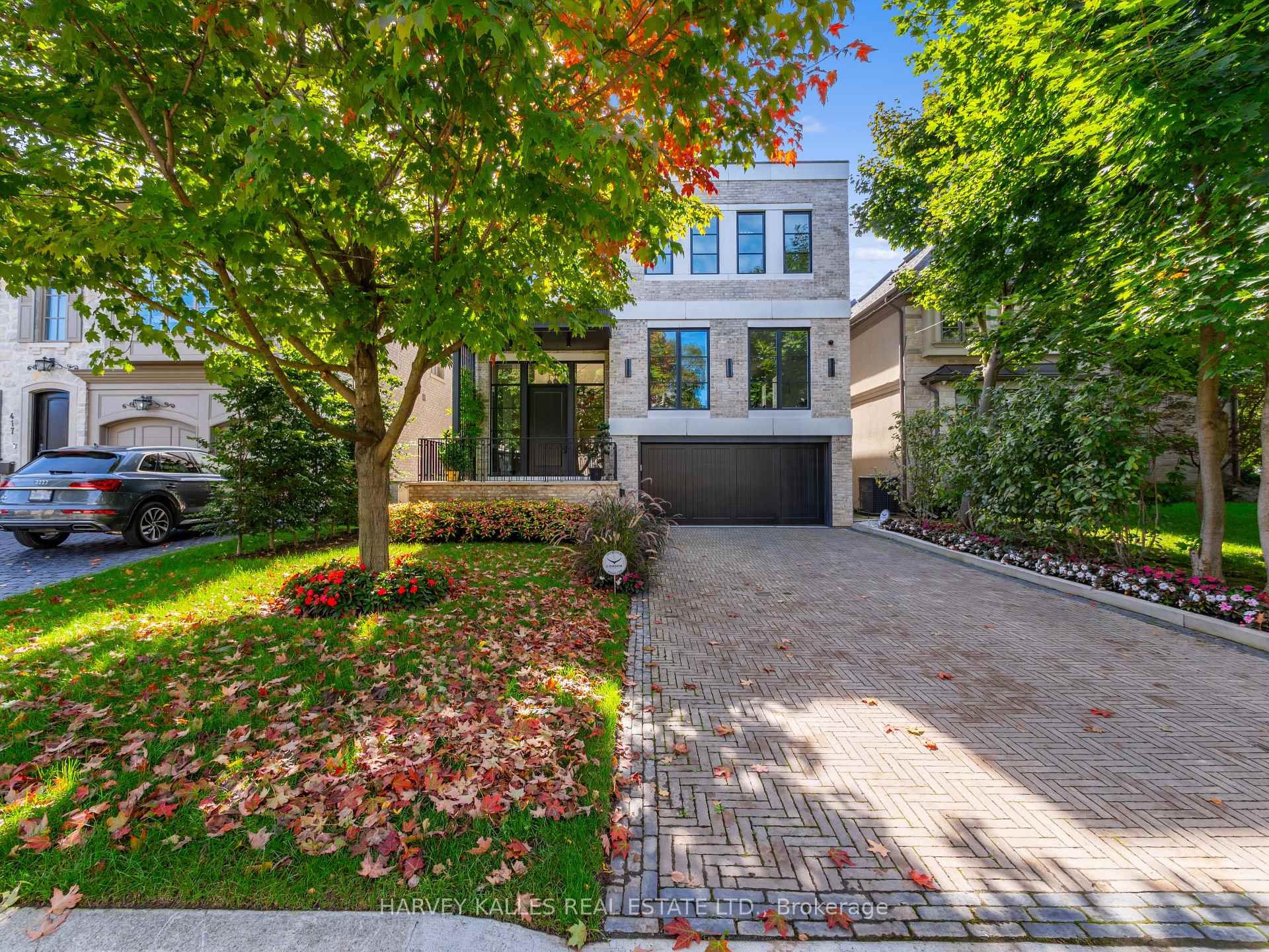 Front of 419 Glengrove Avenue