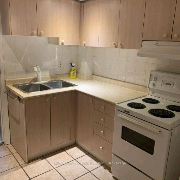 Photo 9 of Unit A, 1745 Bathurst Street, Toronto, Forest Hill South — HOMEH