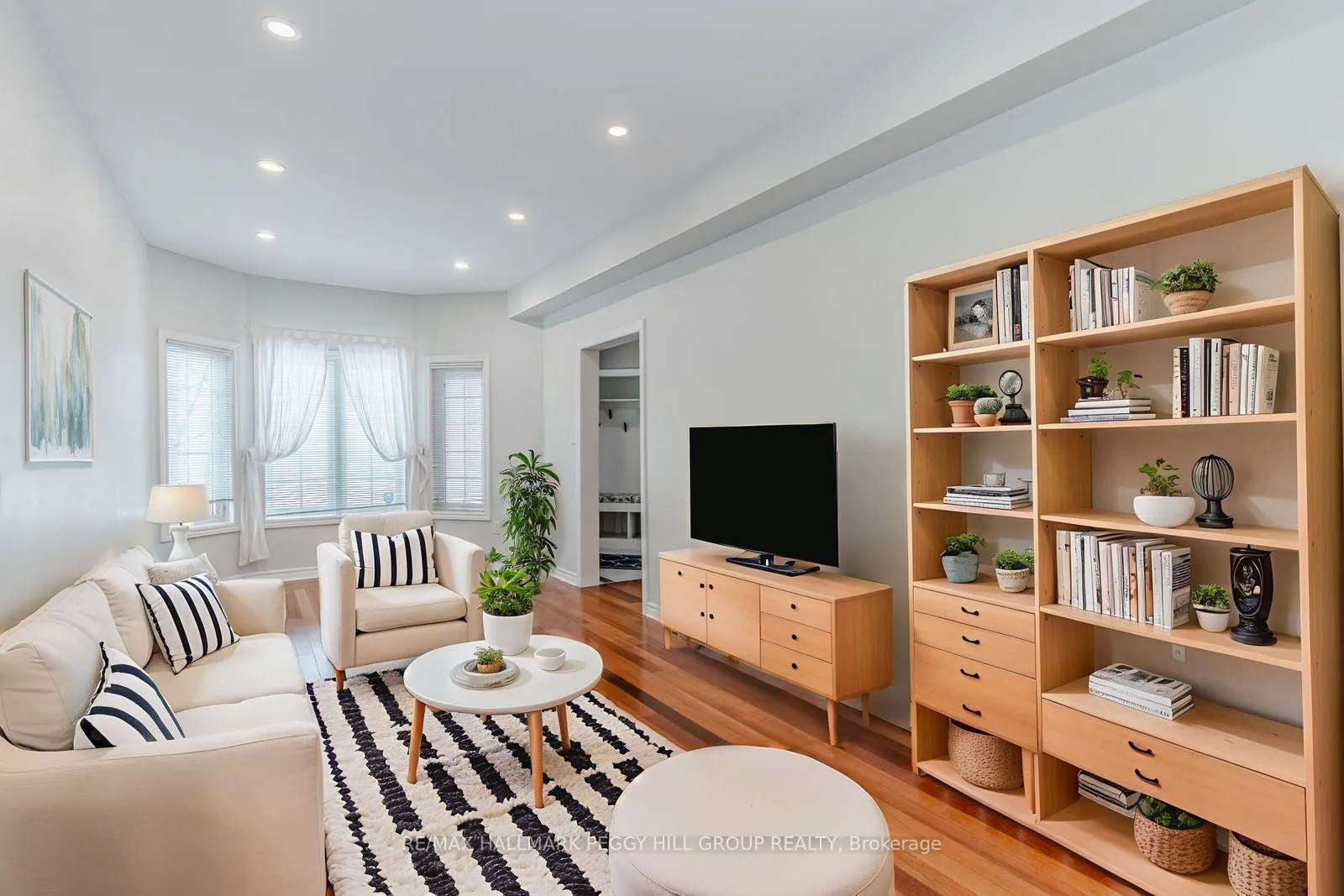Photo 2 of 6 Laurelwood Lane, Barrie, Ardagh — HOMEH