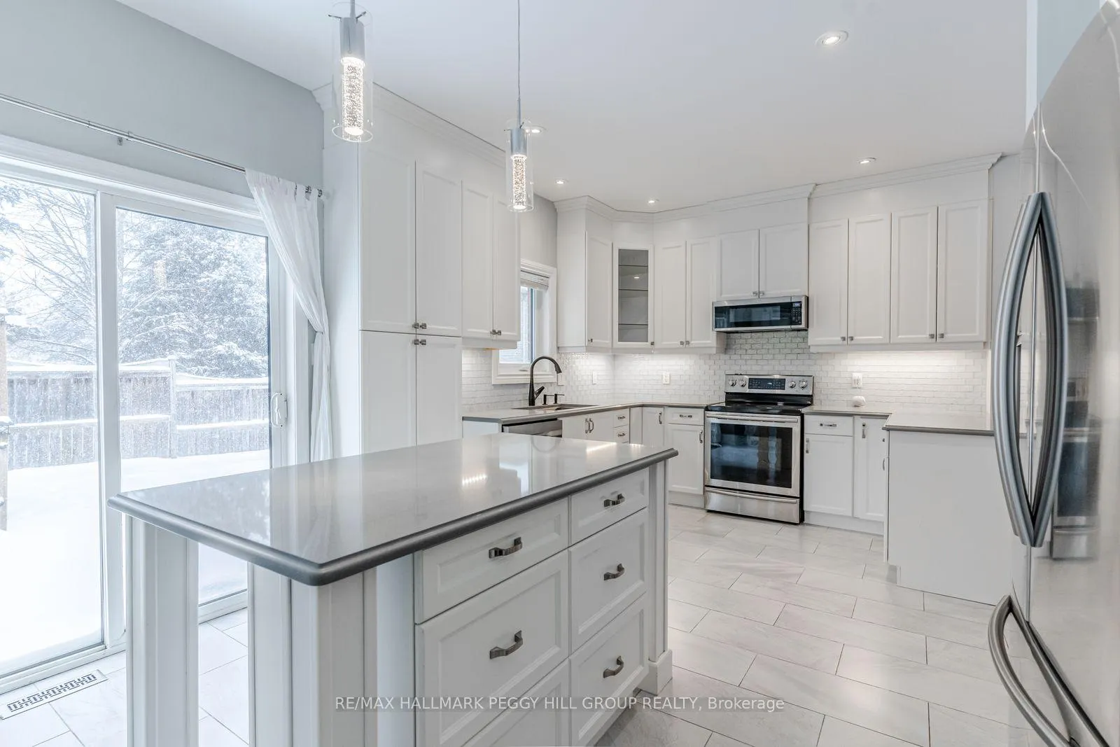 Photo 3 of 6 Laurelwood Lane, Barrie, Ardagh — HOMEH