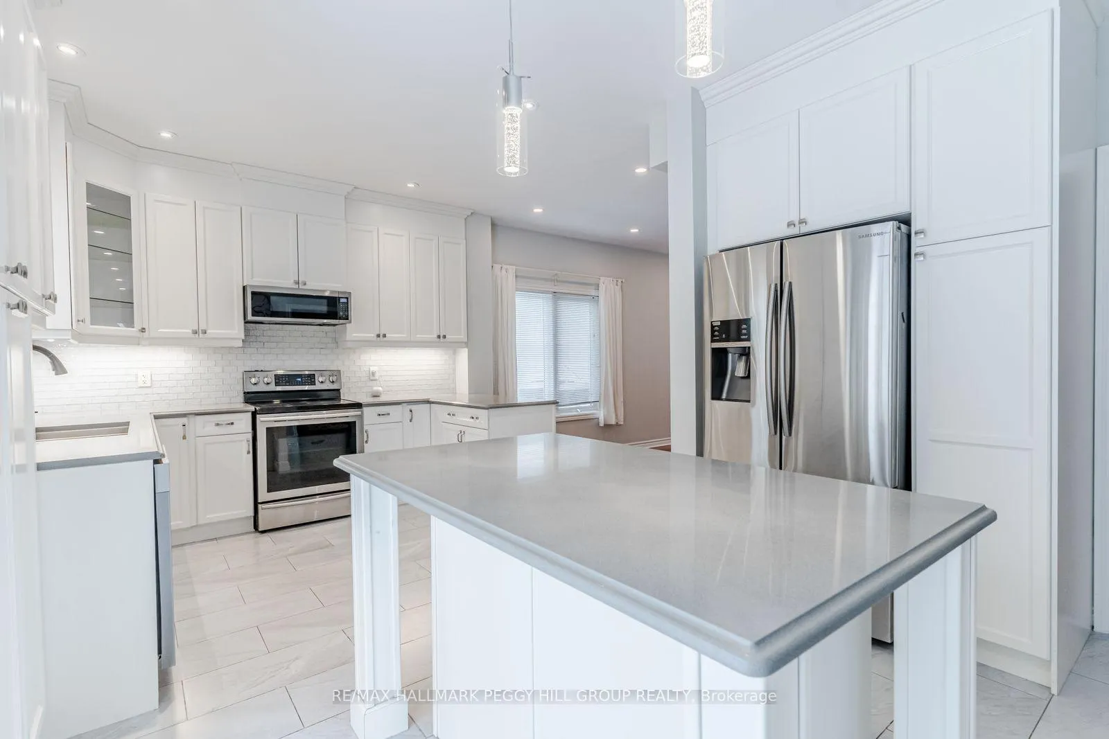 Photo 4 of 6 Laurelwood Lane, Barrie, Ardagh — HOMEH