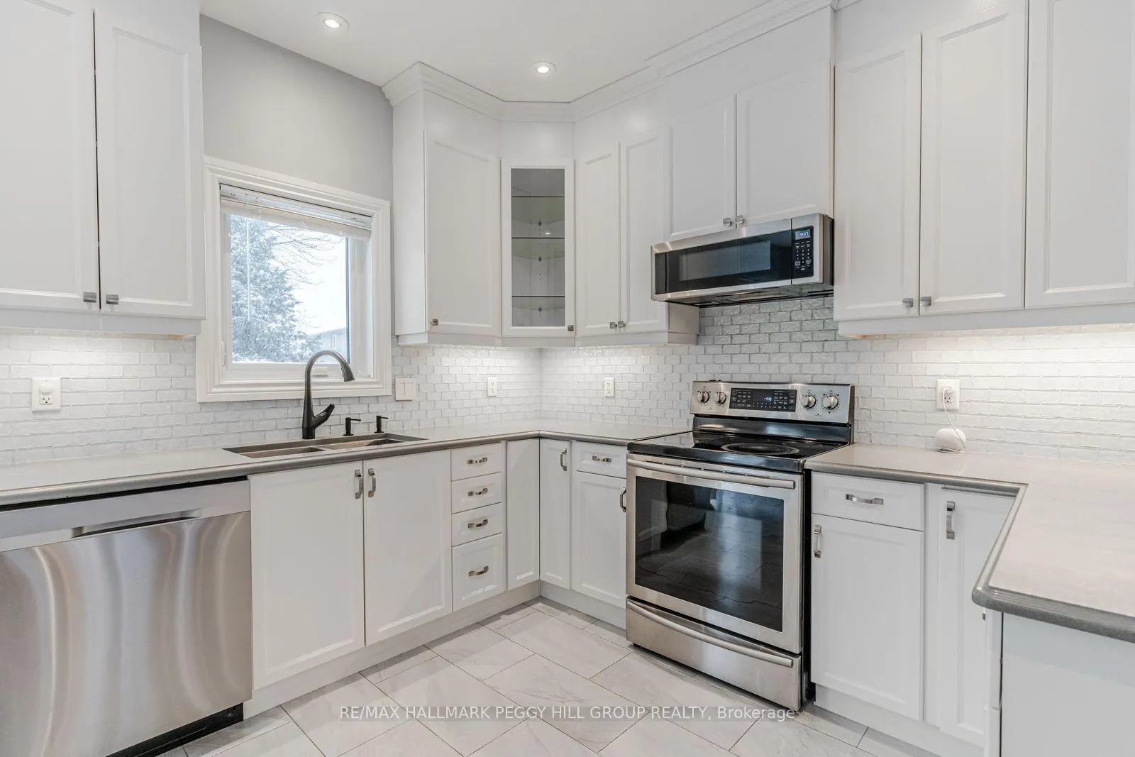 Photo 5 of 6 Laurelwood Lane, Barrie, Ardagh — HOMEH