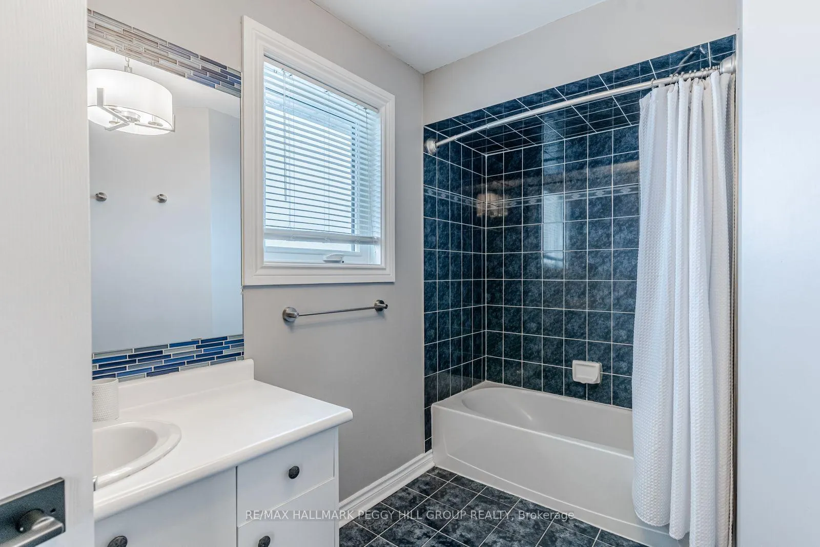 Photo 8 of 6 Laurelwood Lane, Barrie, Ardagh — HOMEH