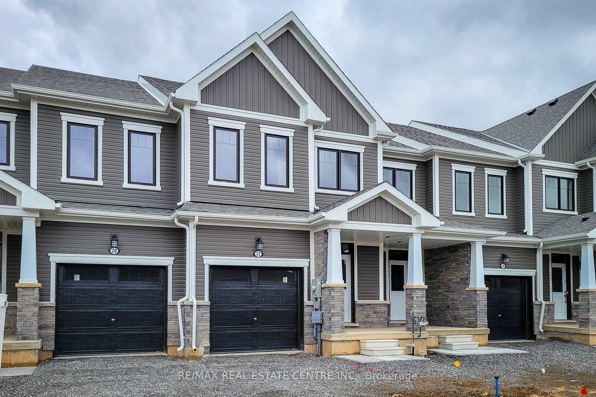 Photo 2 of 22 Lemon Avenue, Thorold, Hurricane/Merrittville — HOMEH