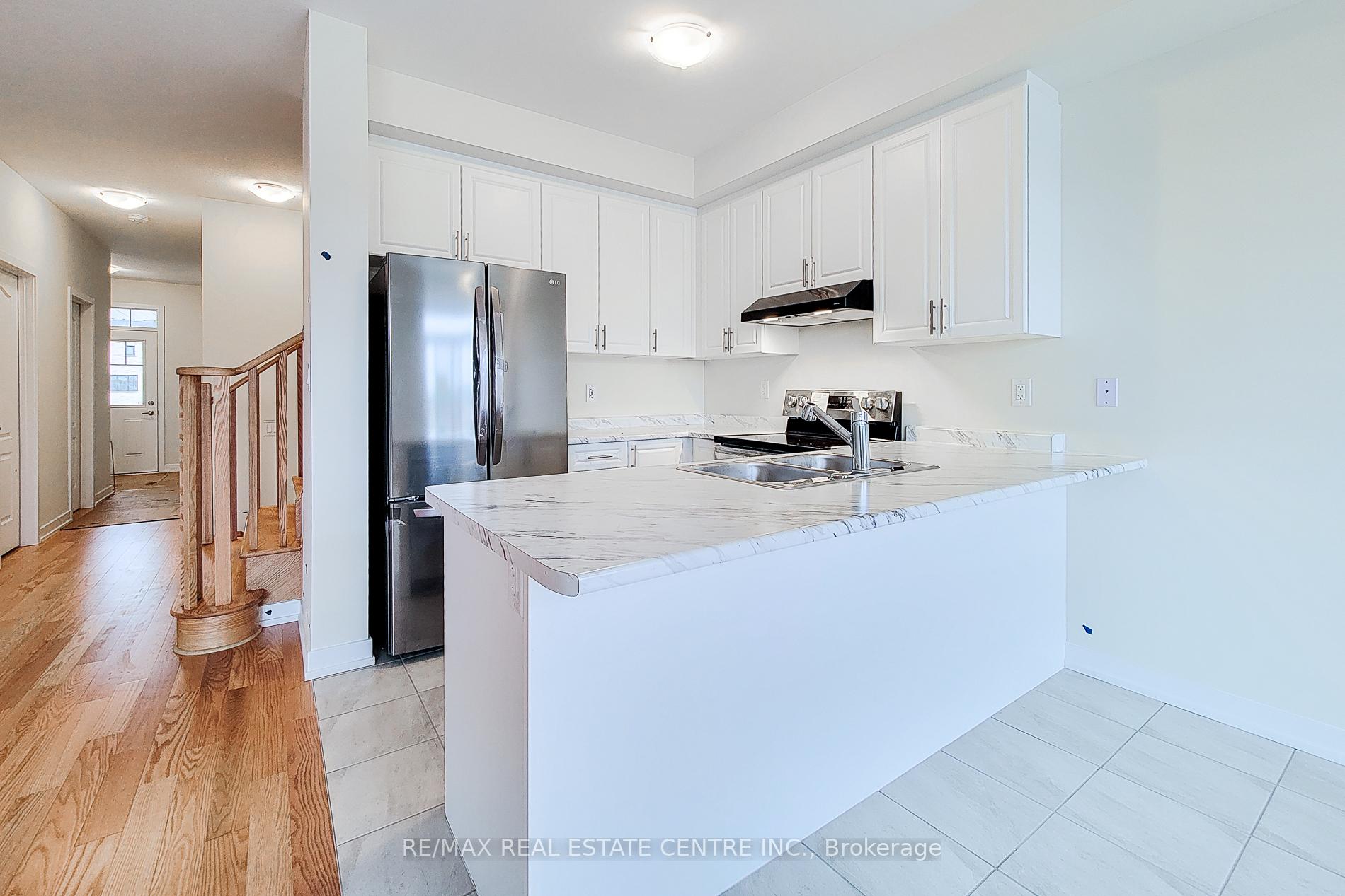 Photo 6 of 22 Lemon Avenue, Thorold, Hurricane/Merrittville — HOMEH
