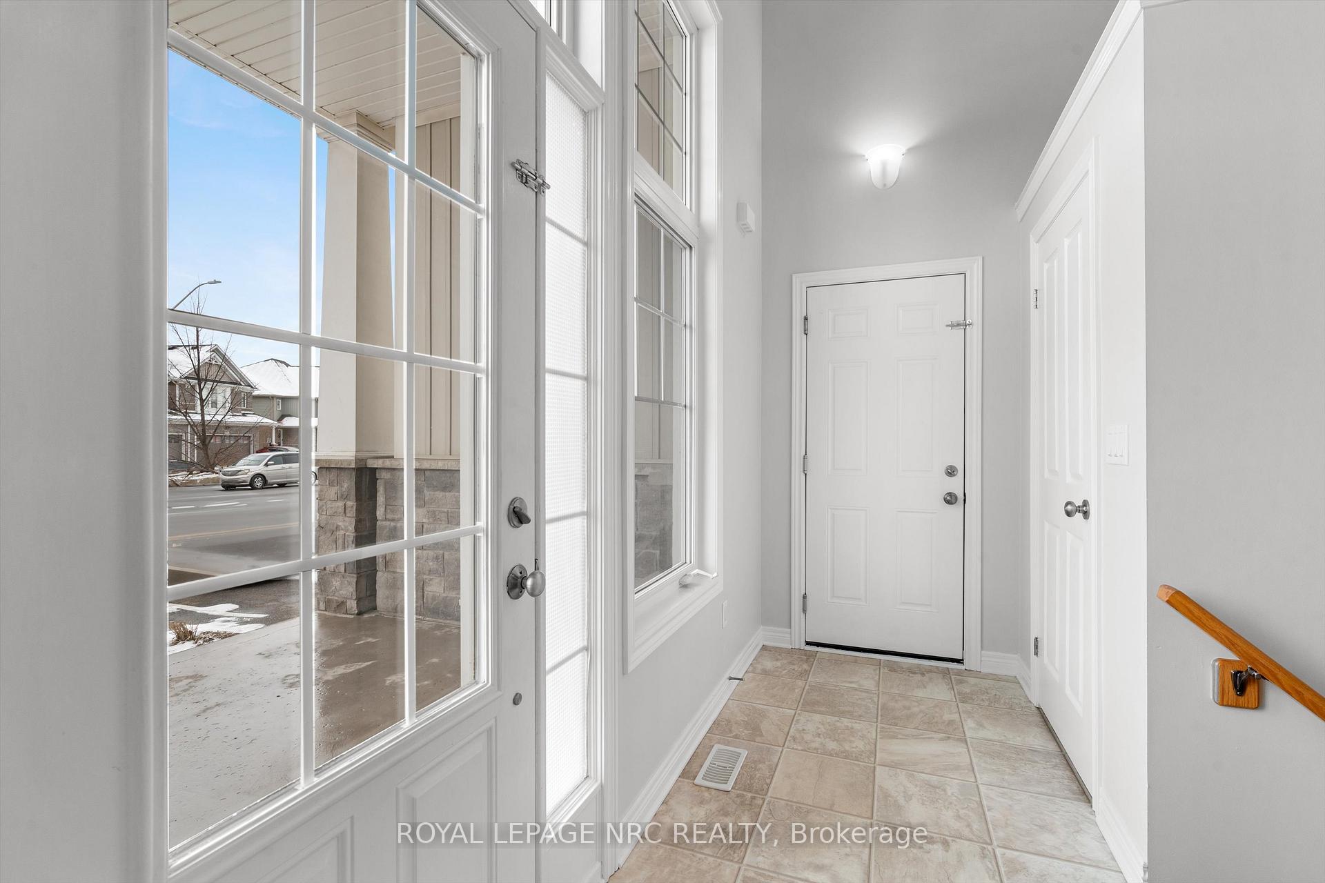 Photo 4 of 153 Winterberry Boulevard, Thorold, Confederation Heights — HOMEH
