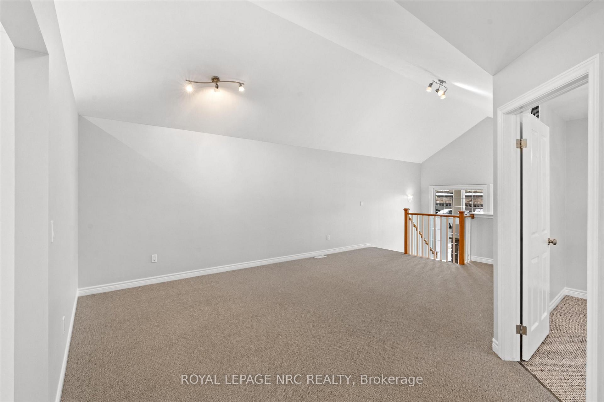 Photo 6 of 153 Winterberry Boulevard, Thorold, Confederation Heights — HOMEH
