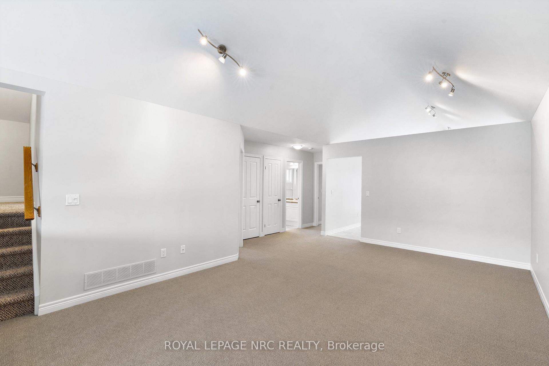 Photo 7 of 153 Winterberry Boulevard, Thorold, Confederation Heights — HOMEH
