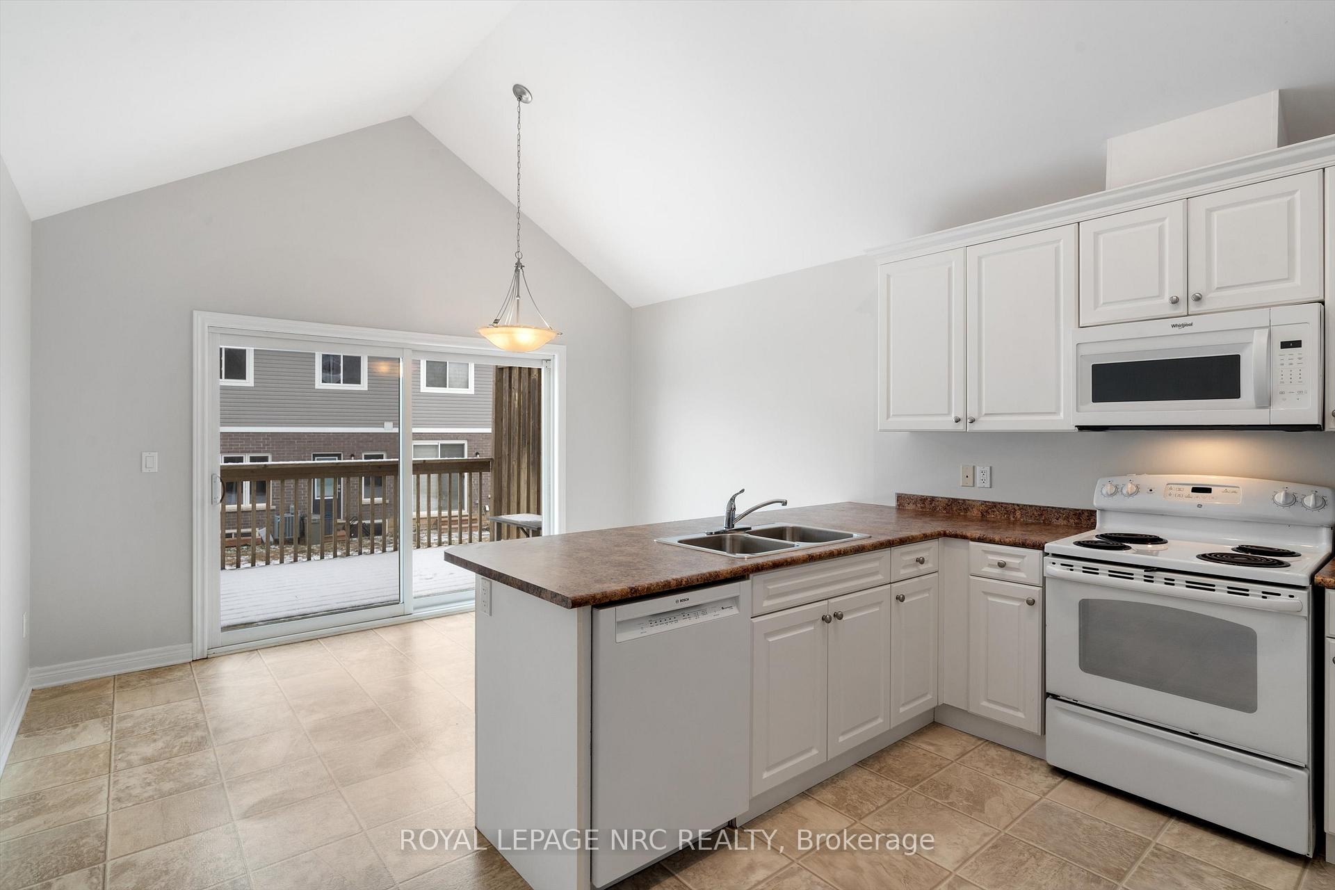 Photo 10 of 153 Winterberry Boulevard, Thorold, Confederation Heights — HOMEH