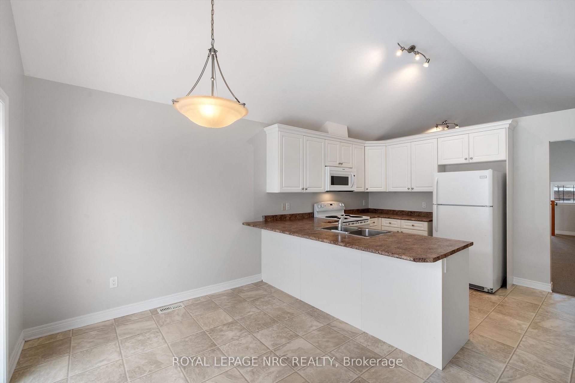 Photo 14 of 153 Winterberry Boulevard, Thorold, Confederation Heights — HOMEH