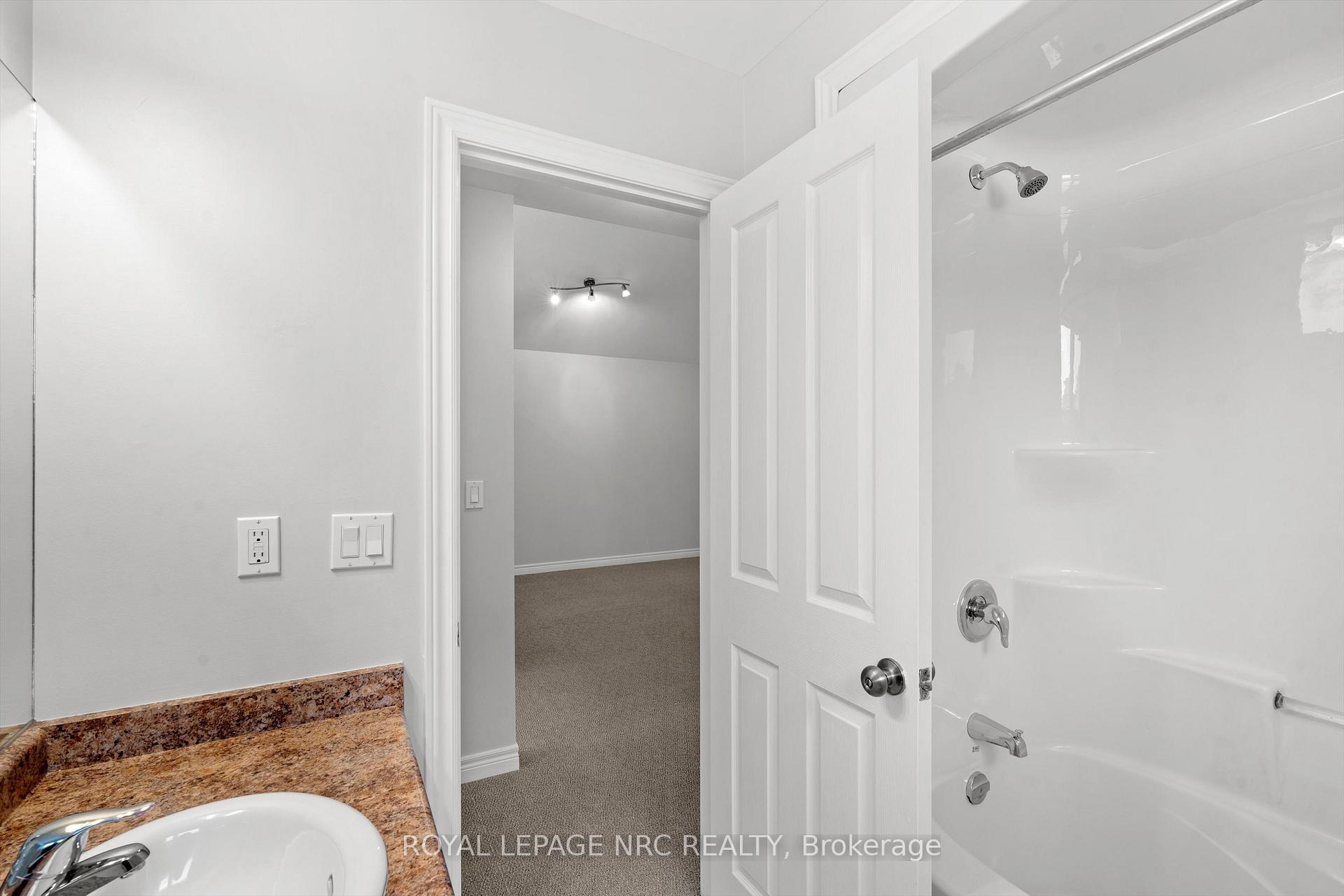 Photo 17 of 153 Winterberry Boulevard, Thorold, Confederation Heights — HOMEH