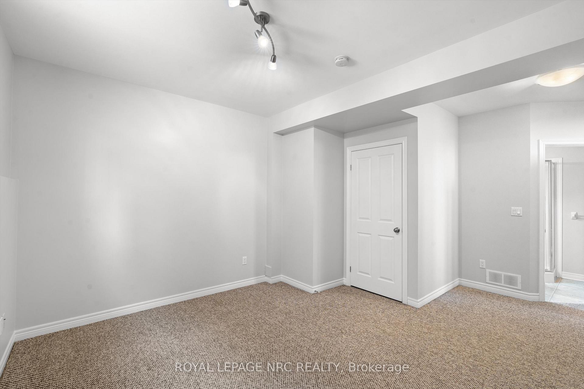 Photo 29 of 153 Winterberry Boulevard, Thorold, Confederation Heights — HOMEH