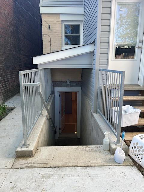 Photo 2 of Unit Bsmt, 271 Springdale Boulevard, Toronto, Danforth Village-East York — HOMEH