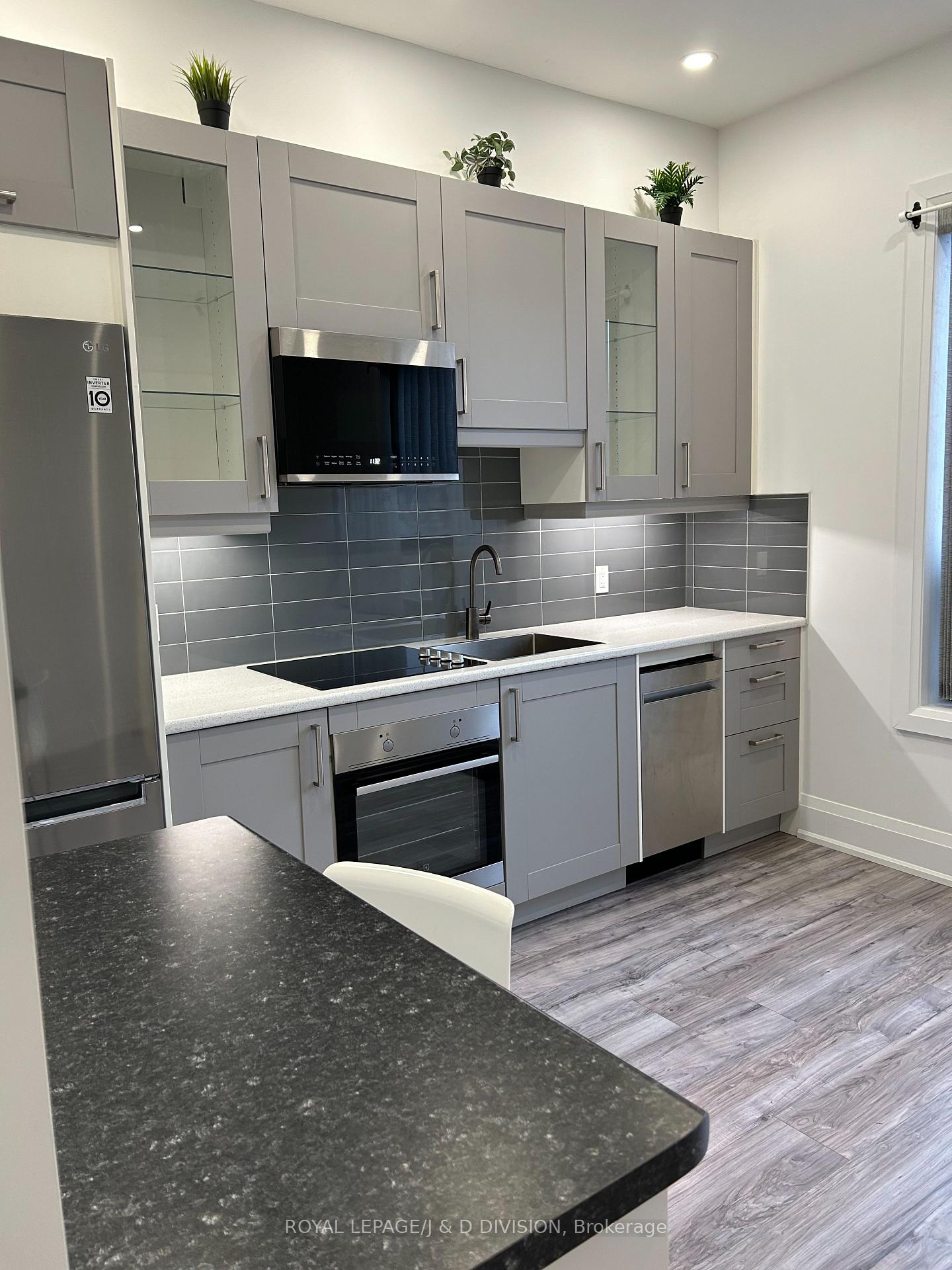 Photo 6 of Unit A, 389 Danforth Avenue, Toronto, North Riverdale — HOMEH
