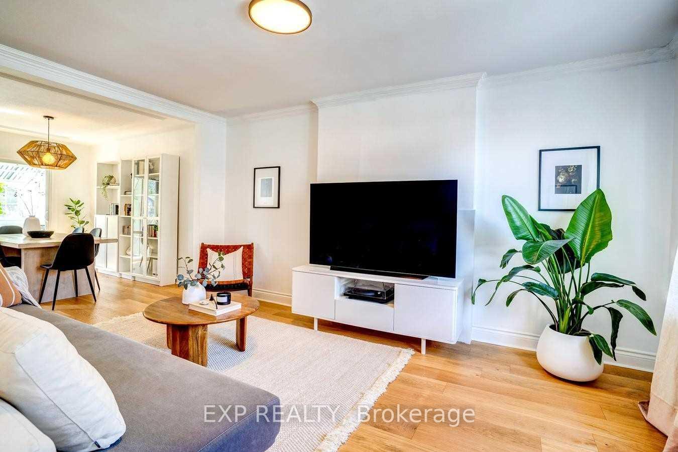 Photo 2 of Unit Upper, 960 Pape Avenue, Toronto, Broadview North — HOMEH
