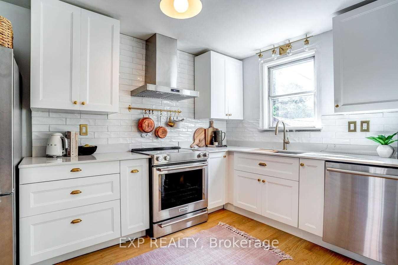 Photo 8 of Unit Upper, 960 Pape Avenue, Toronto, Broadview North — HOMEH