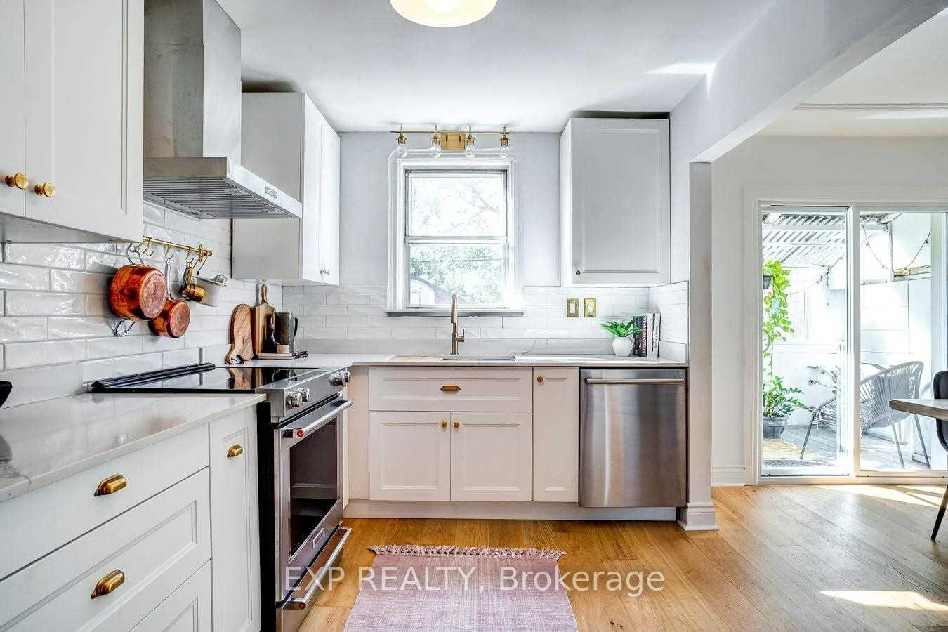 Photo 9 of Unit Upper, 960 Pape Avenue, Toronto, Broadview North — HOMEH