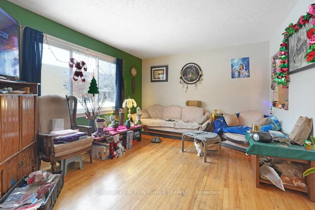 Photo 6 of 642 Borthwick Avenue, Ottawa, Castle Heights/Rideau High — HOMEH
