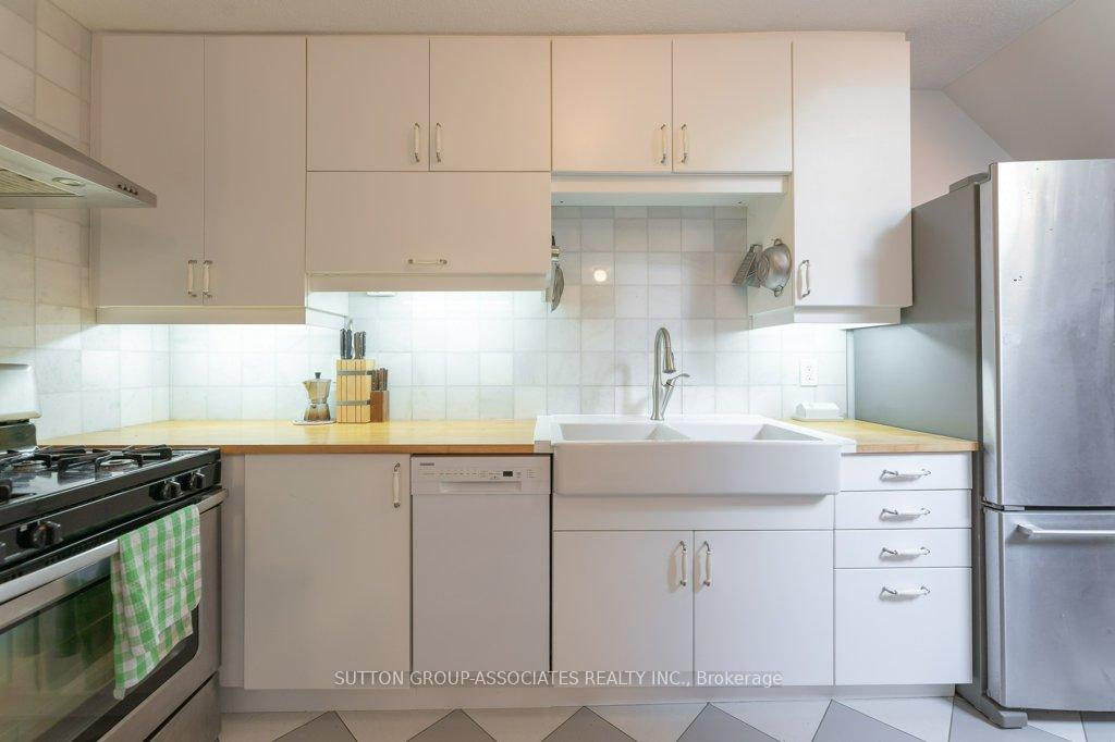 Photo 16 of Unit Back Main & Lower, 518 Euclid Avenue, Toronto, Palmerston-Little Italy — HOMEH
