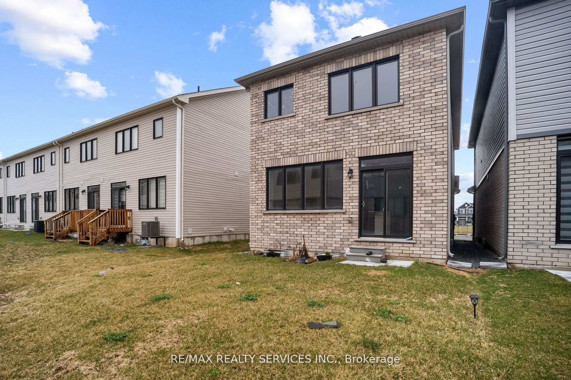 Photo 26 of 16 Concord Drive, Thorold, Rolling Meadows — HOMEH