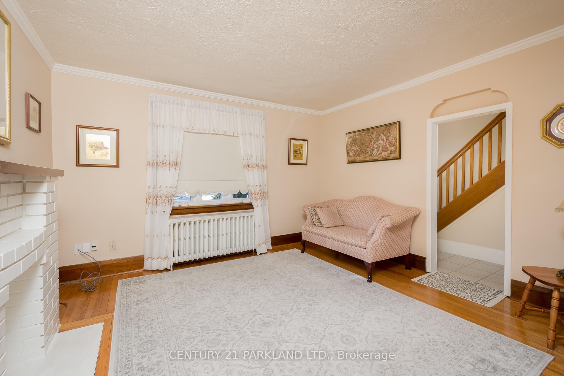 Photo 5 of 29 Cadorna Avenue, Toronto, Danforth Village-East York — HOMEH