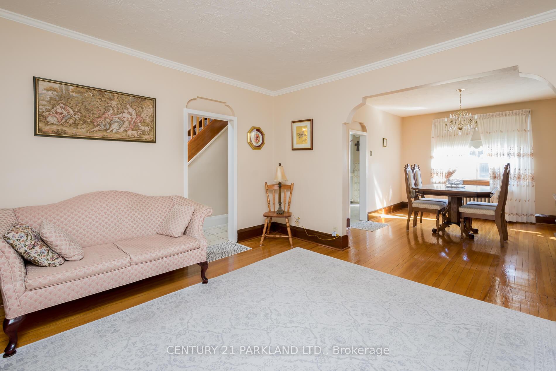Photo 7 of 29 Cadorna Avenue, Toronto, Danforth Village-East York — HOMEH