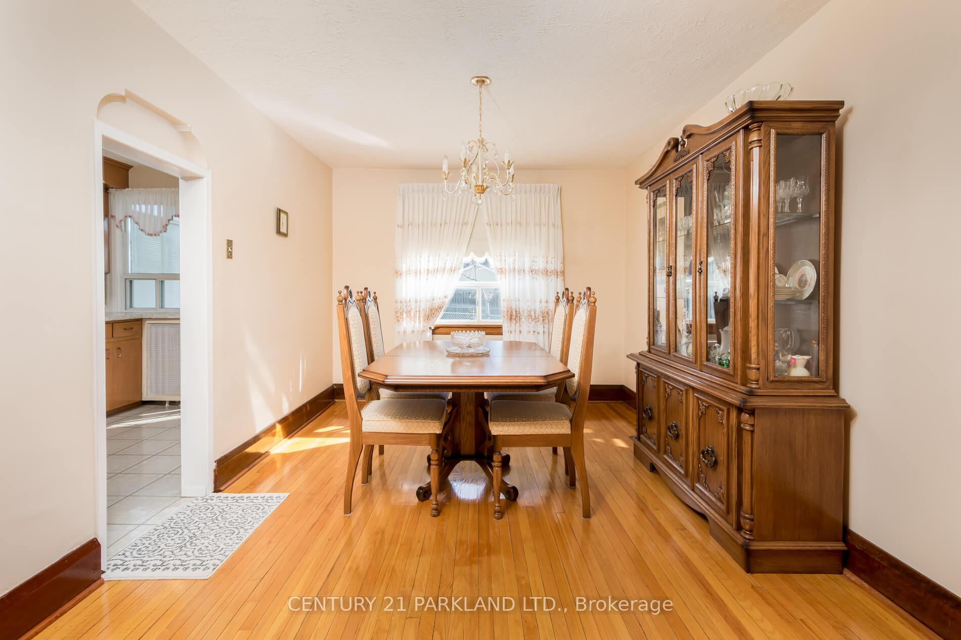 Photo 8 of 29 Cadorna Avenue, Toronto, Danforth Village-East York — HOMEH
