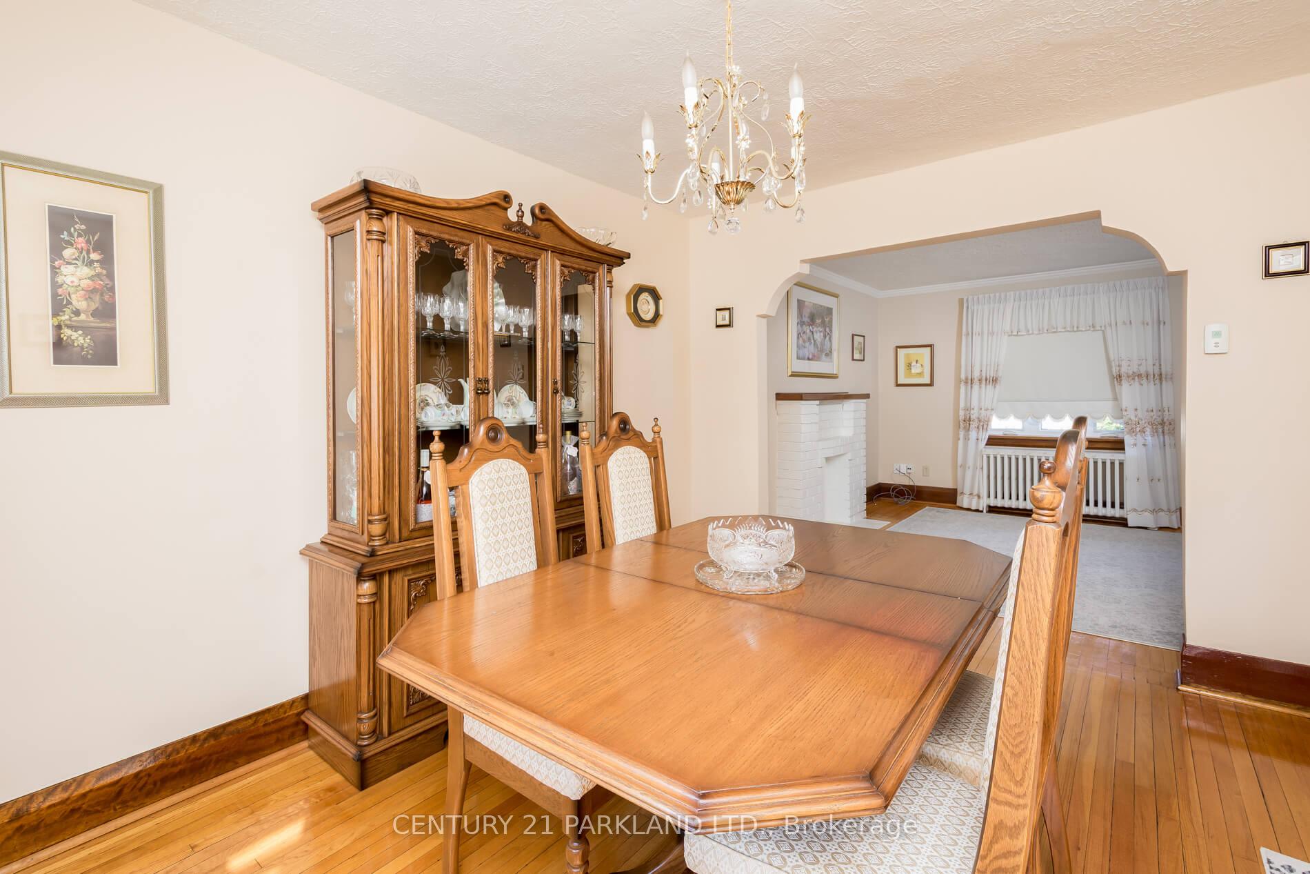 Photo 9 of 29 Cadorna Avenue, Toronto, Danforth Village-East York — HOMEH
