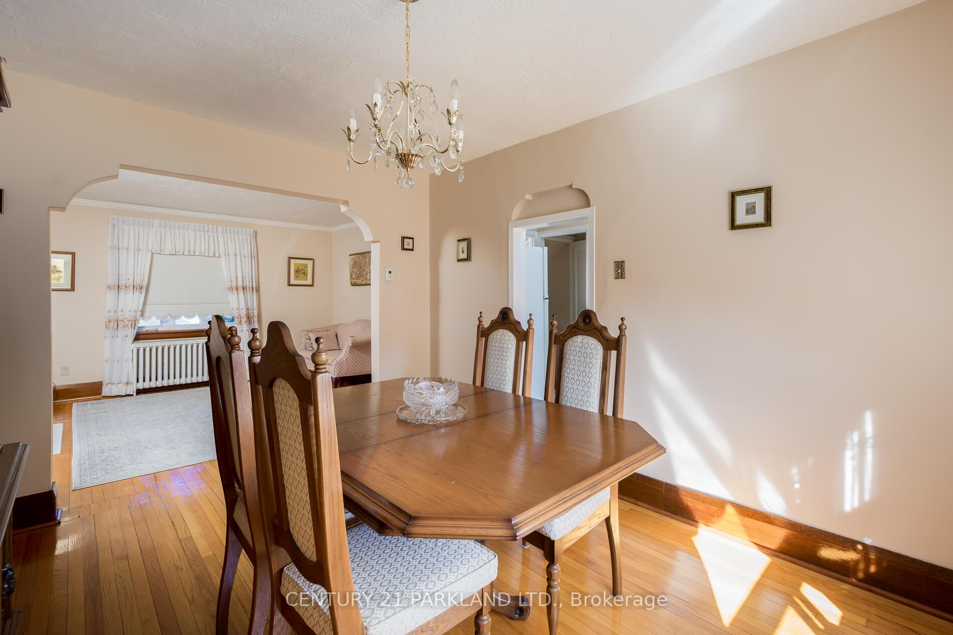 Photo 10 of 29 Cadorna Avenue, Toronto, Danforth Village-East York — HOMEH