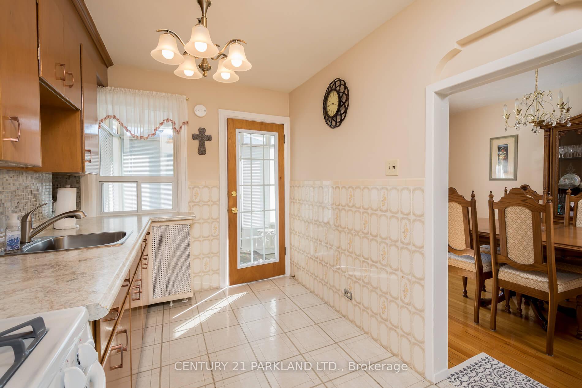 Photo 11 of 29 Cadorna Avenue, Toronto, Danforth Village-East York — HOMEH