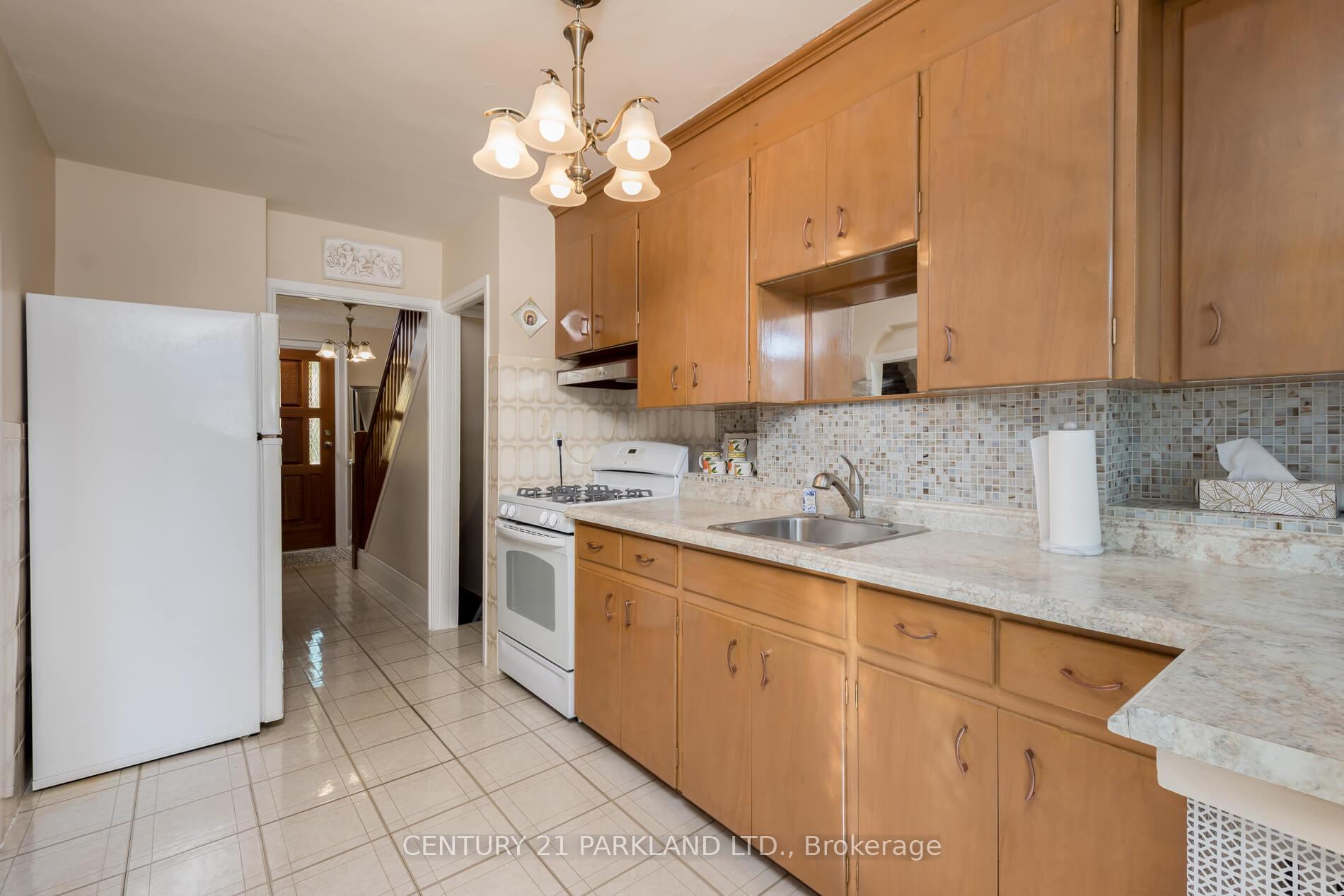 Photo 13 of 29 Cadorna Avenue, Toronto, Danforth Village-East York — HOMEH
