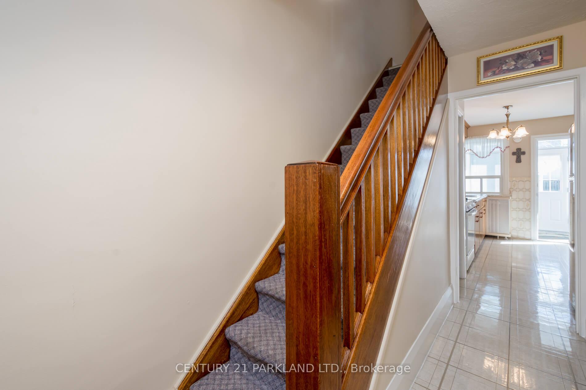 Photo 14 of 29 Cadorna Avenue, Toronto, Danforth Village-East York — HOMEH