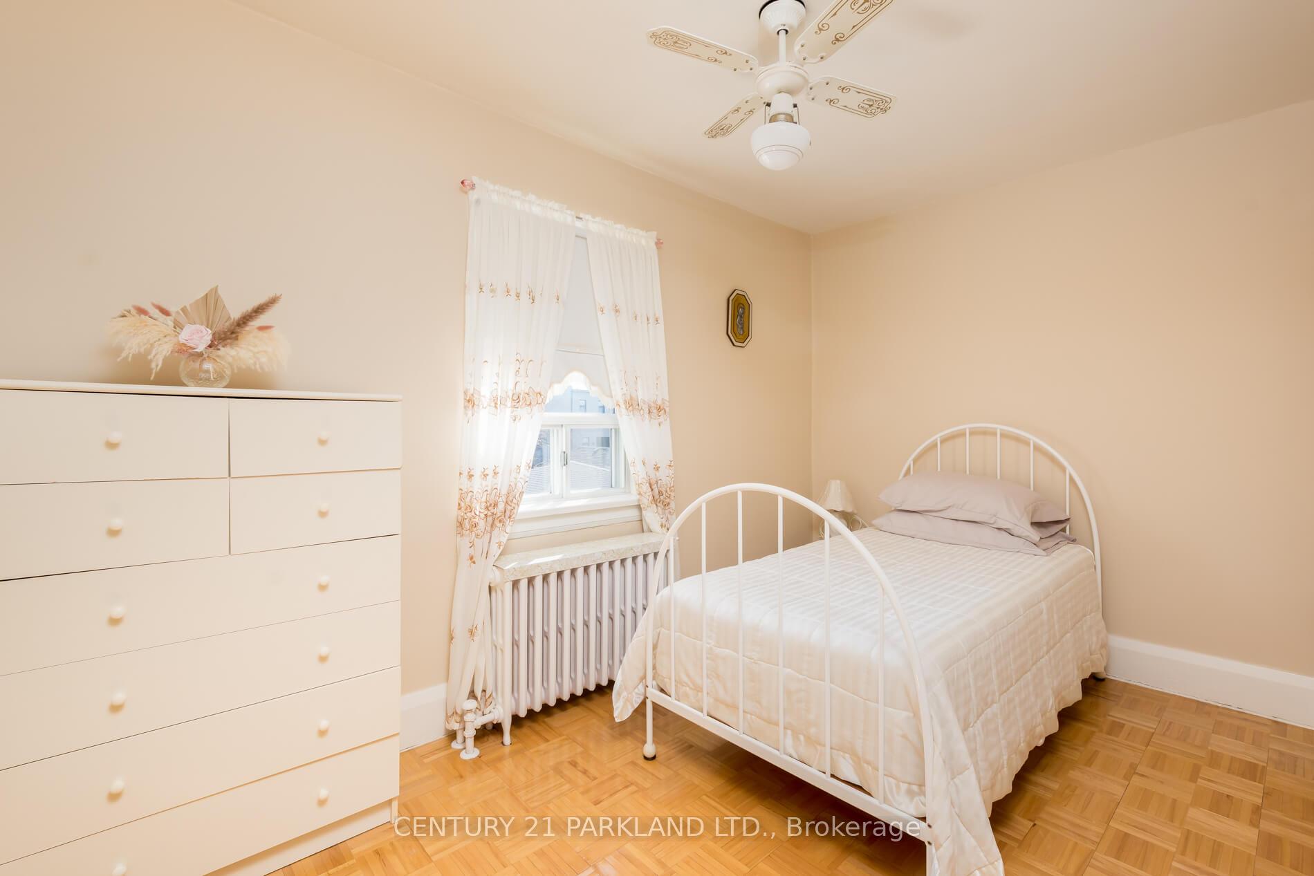 Photo 17 of 29 Cadorna Avenue, Toronto, Danforth Village-East York — HOMEH