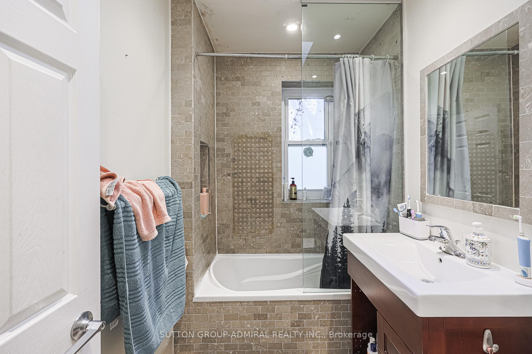 Photo 16 of 117 Helendale Avenue, Toronto, Yonge-Eglinton — HOMEH