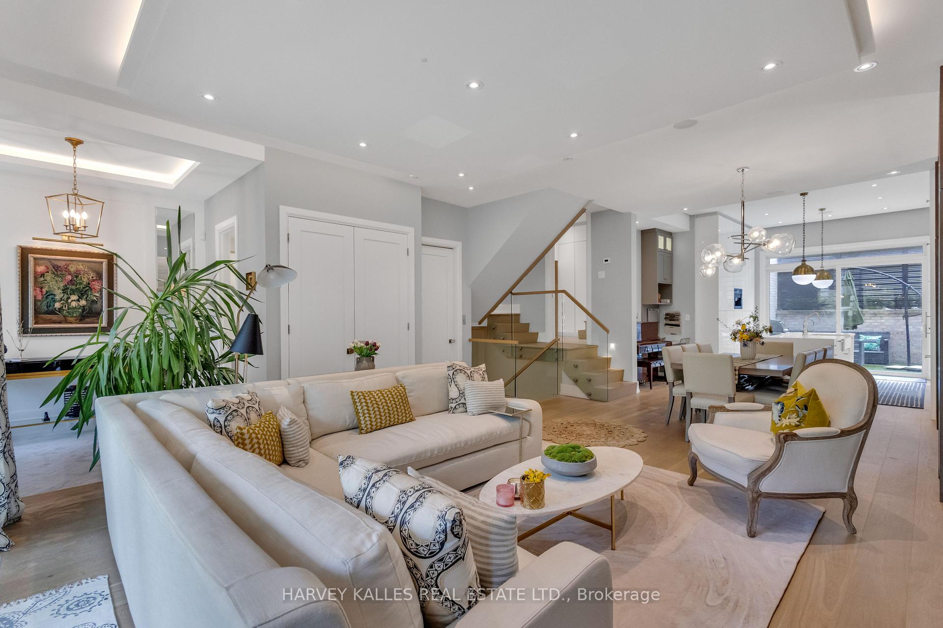 Photo 8 of 7 Relmar Gardens, Toronto, Forest Hill South — HOMEH